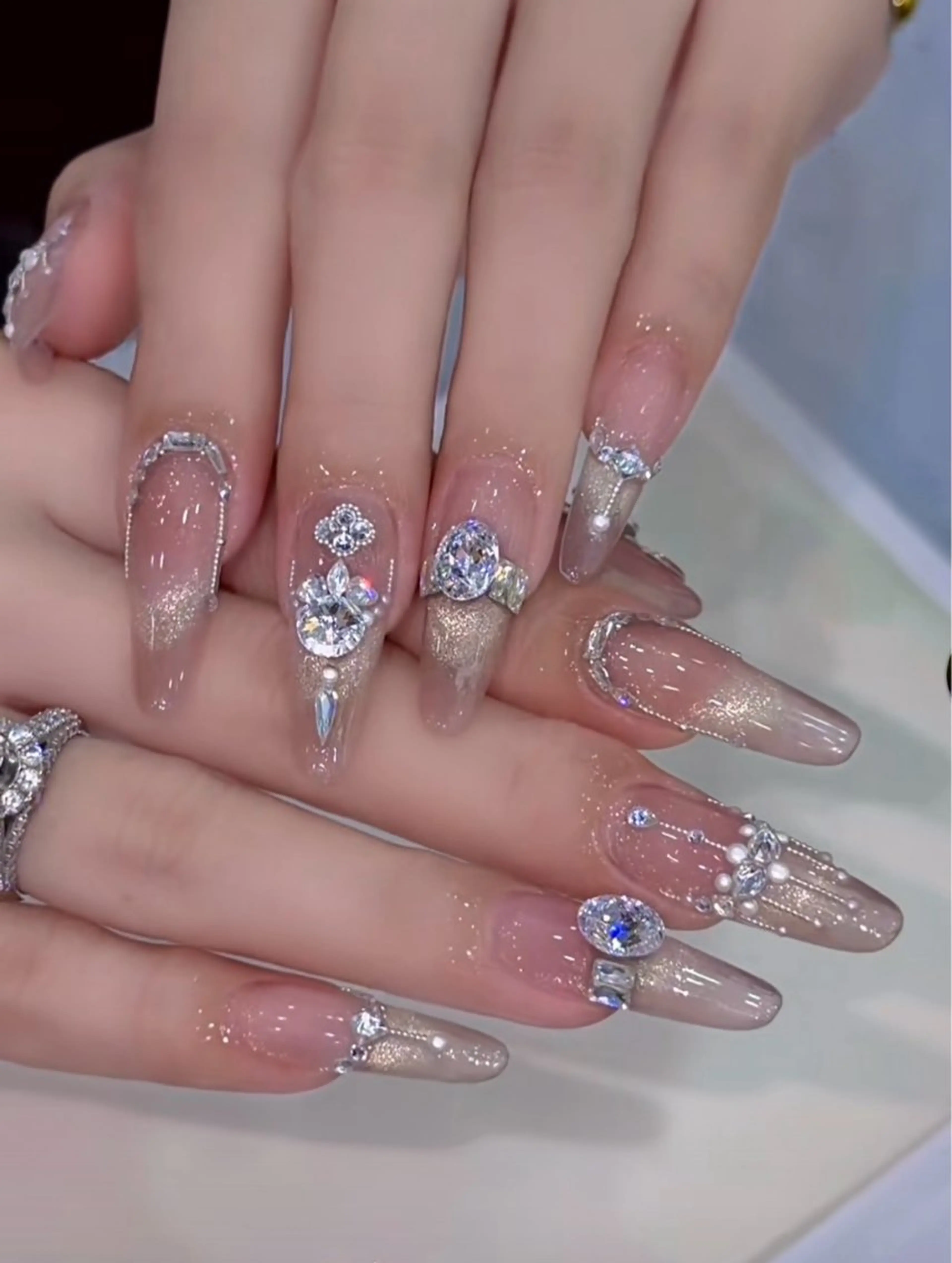 ロング T&D NailSalonのネイルデザイン
