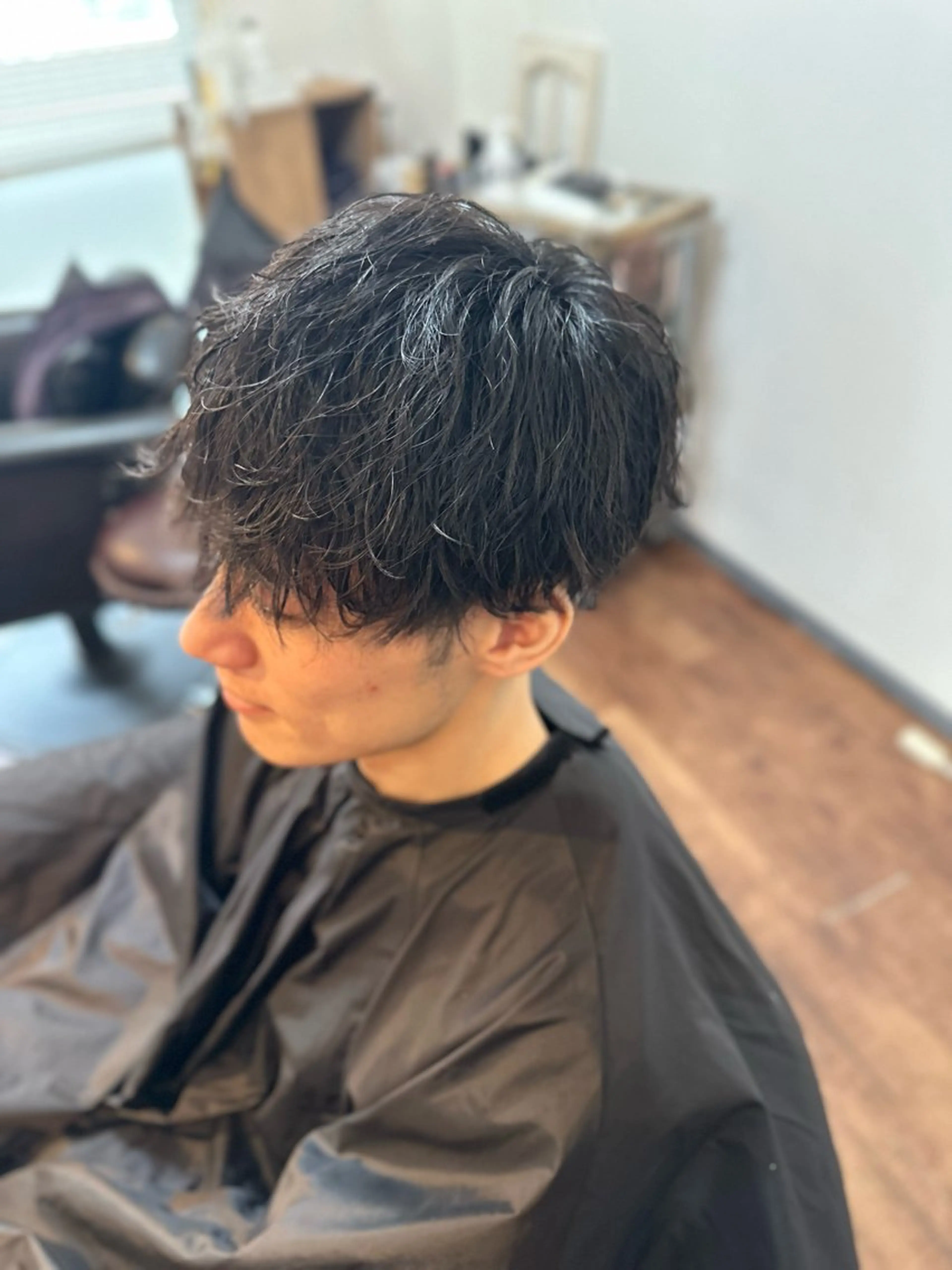 ミディアム パーマ メンズ ミディアムパーマ メンズパーマ 波巻きパーマ Luzir⭐︎ GEN⭐︎のヘアスタイル