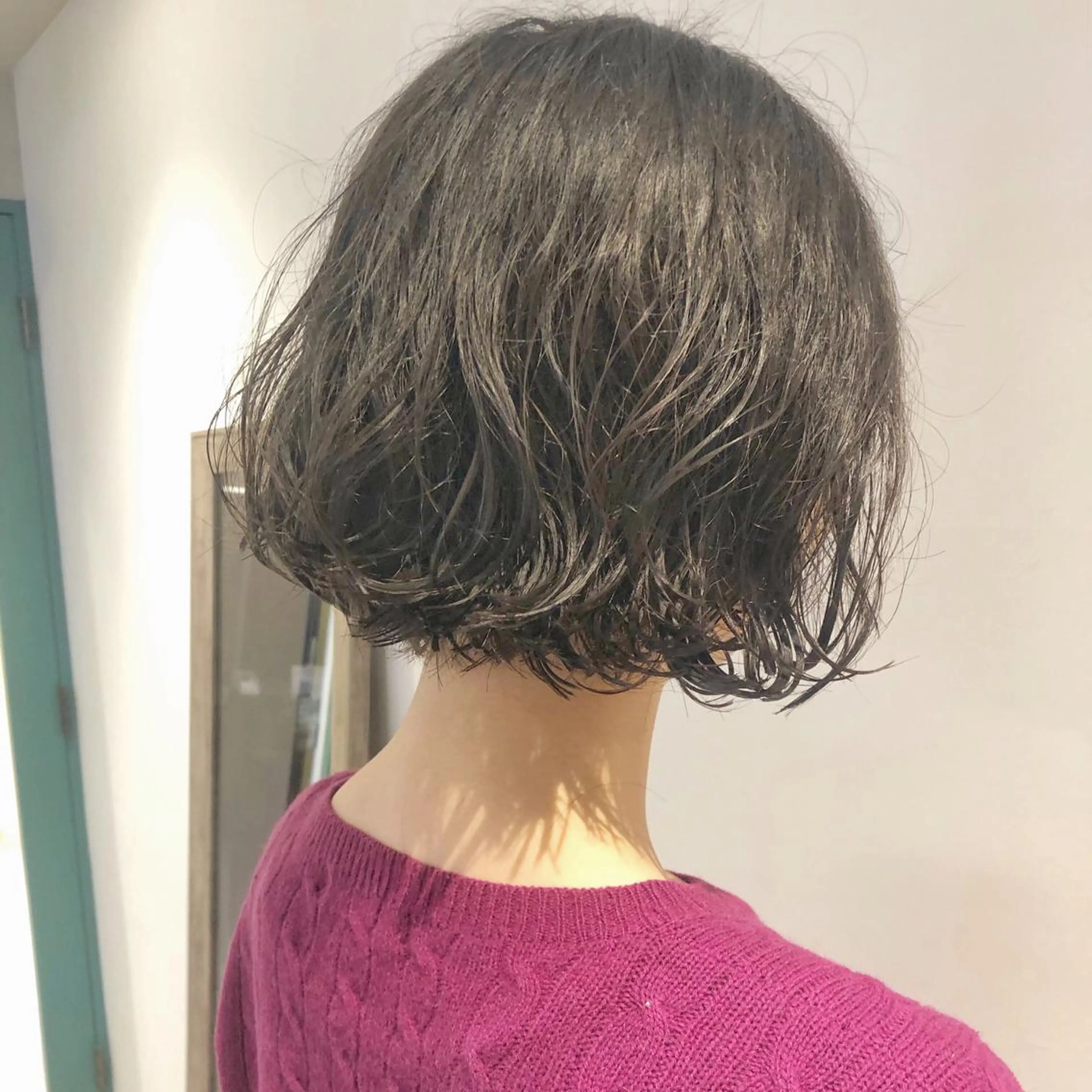 ショート パーマ 前下がりボブ アッシュ ボブ ニュアンスパーマ カット パーマ トリートメント 🍎みついじゅん🍏 ボブ指名No.1のヘアスタイル