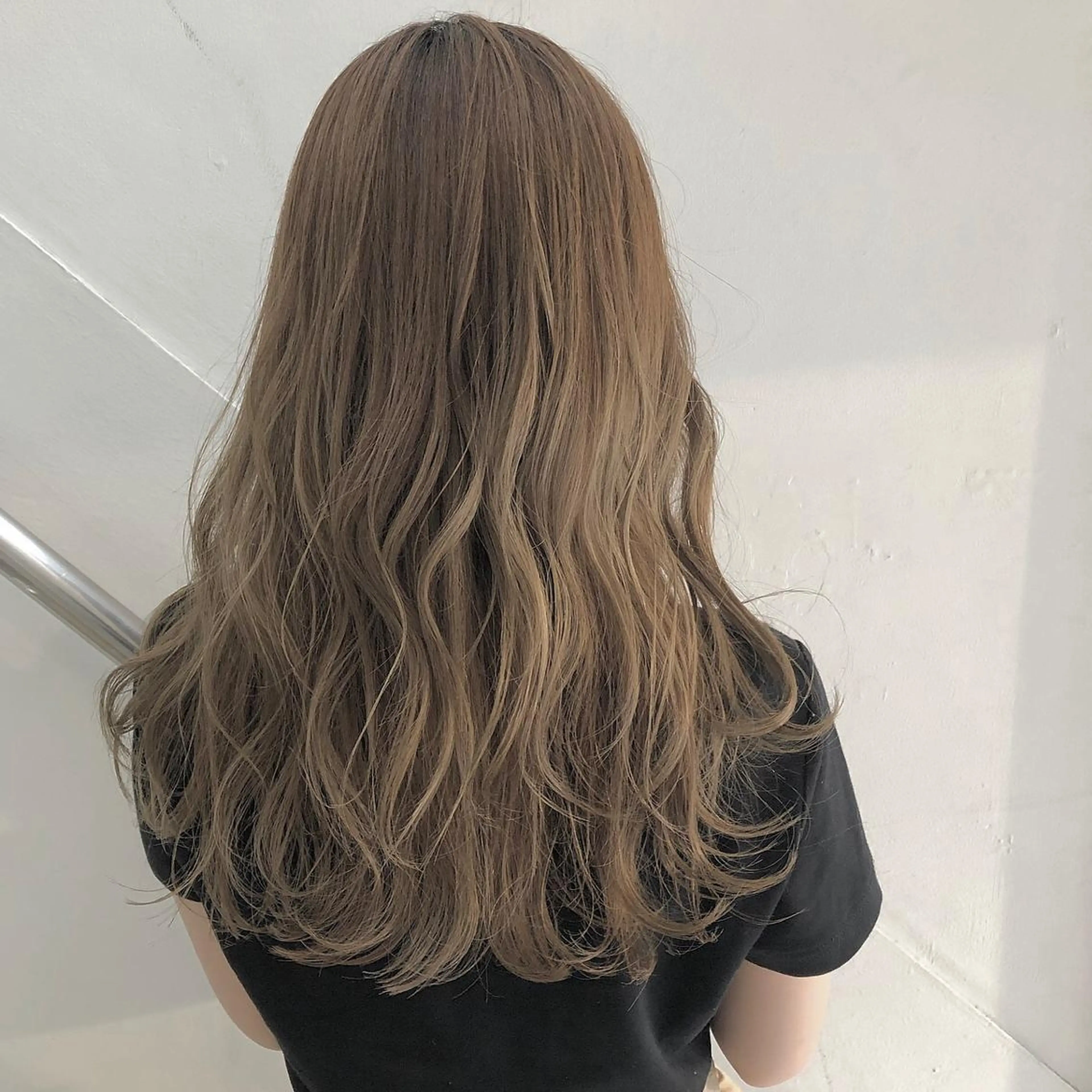 セミロング カラー CLUTCH天王寺 西藤遥河のヘアスタイル