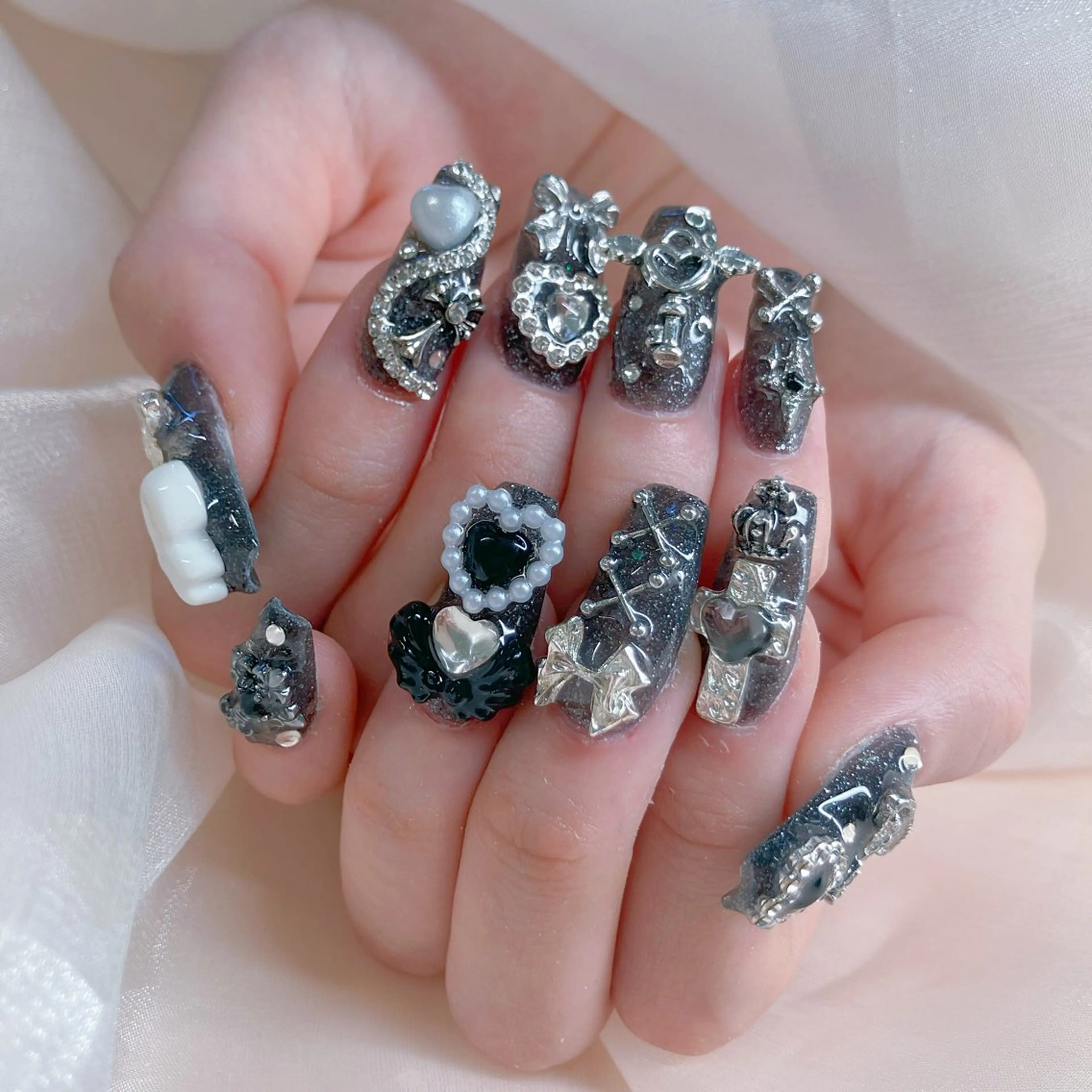 ネイル チークネイル ガーリー キラキラネイル 韓国ネイル ミラーネイル ハンドネイル princess スカルプ専門店のネイルデザイン