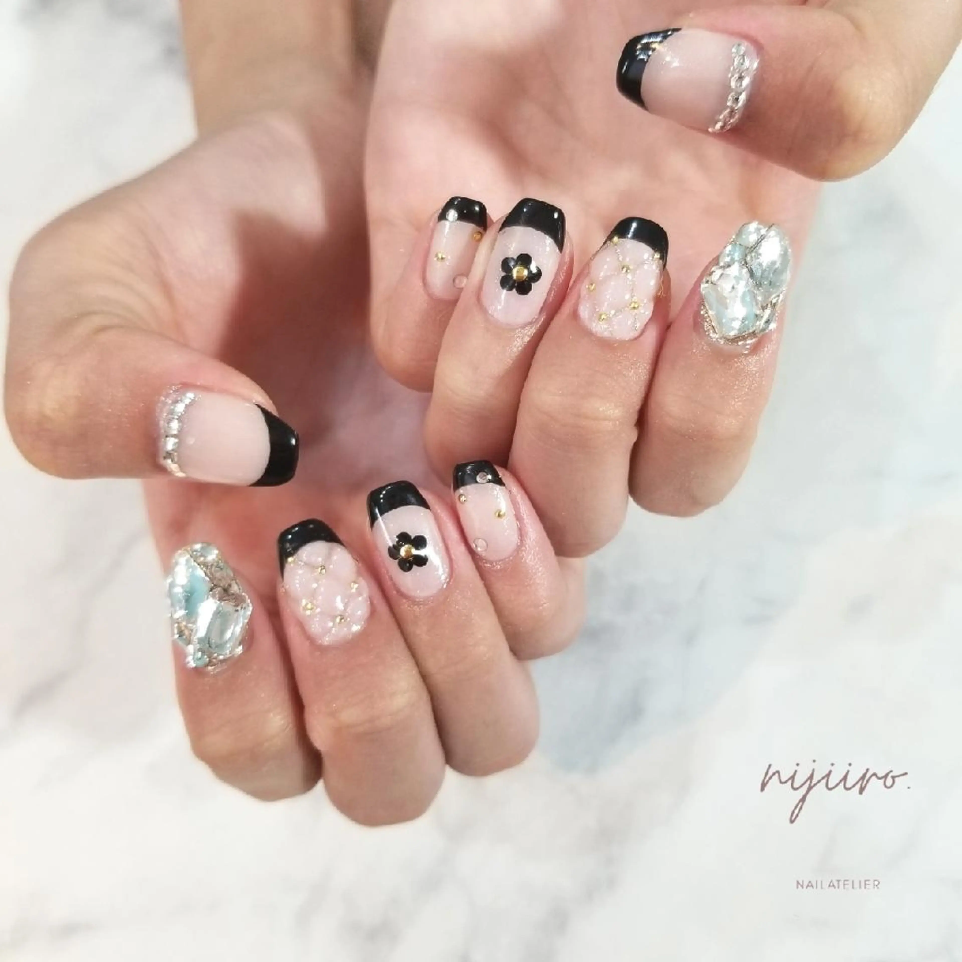 ネイル フレンチネイル ハンドネイル nijiiro🌈 サトウのネイルデザイン