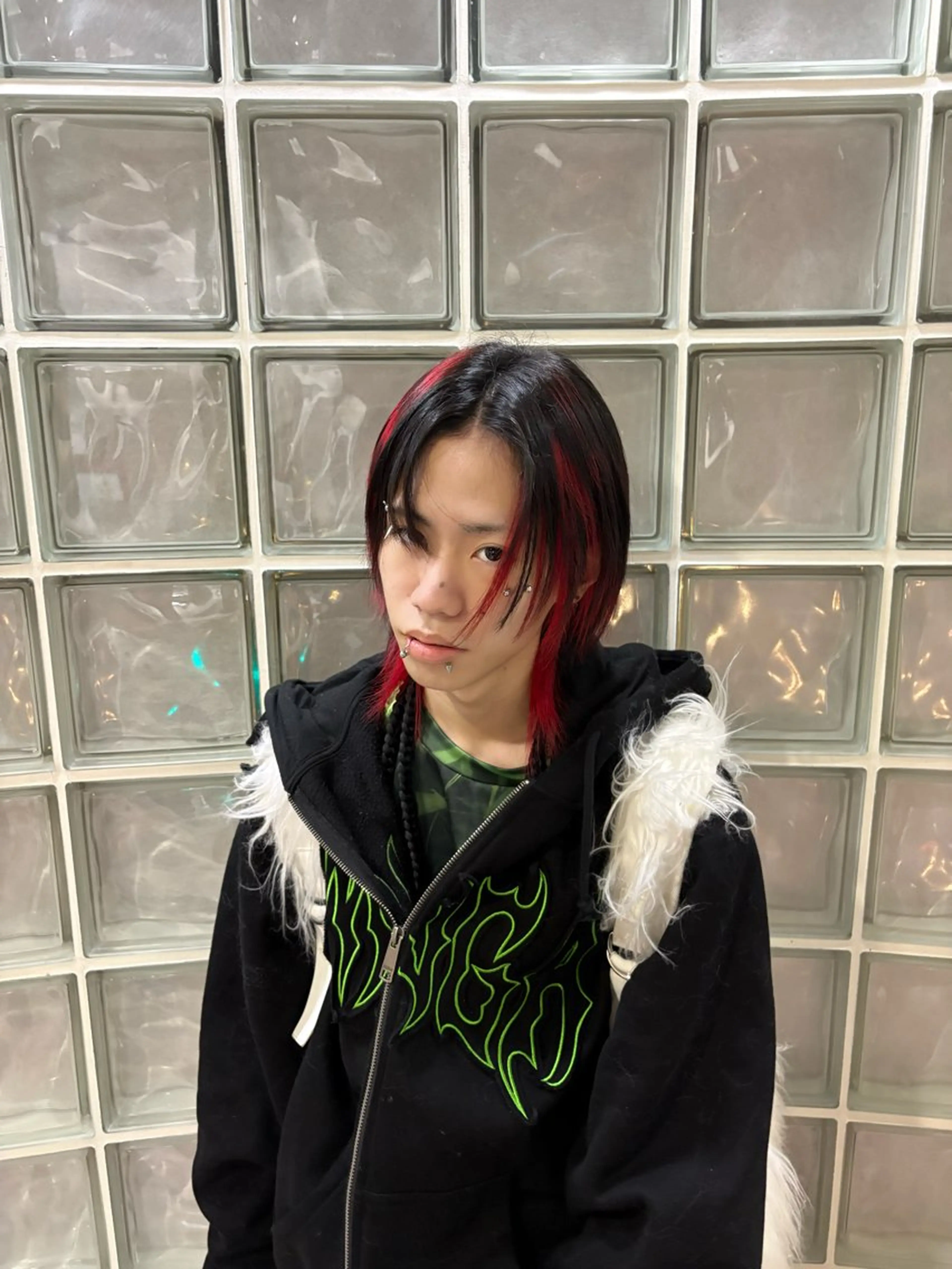 ミディアム カラー デザインカラー ハイトーン/レイヤー /瀬川琴音のヘアスタイル