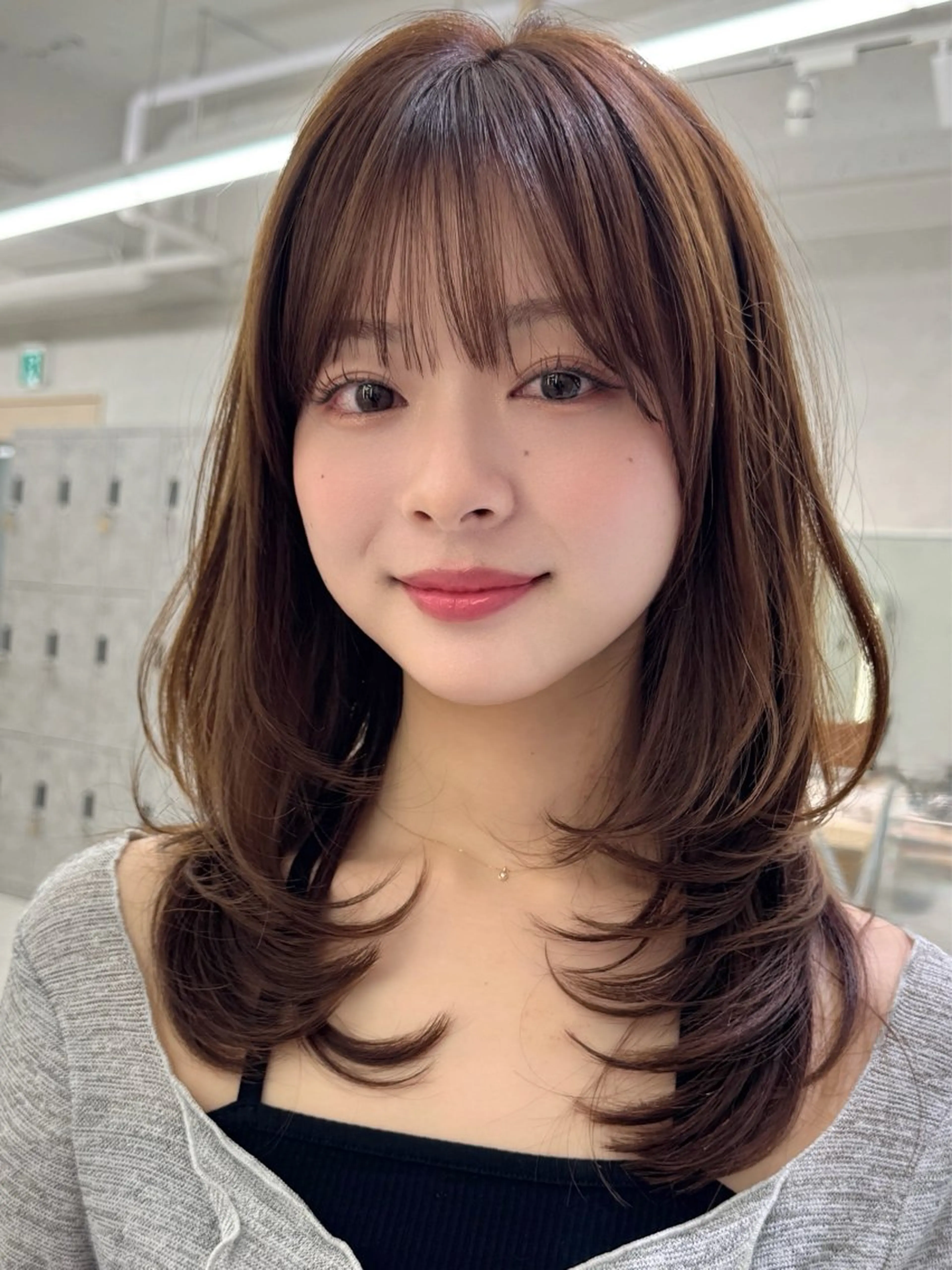 セミロング 顔周りカット 韓国風ヘア レイヤーカット 小顔カット カット 三鷹で1番ショート ボブをカットする新谷のヘアスタイル