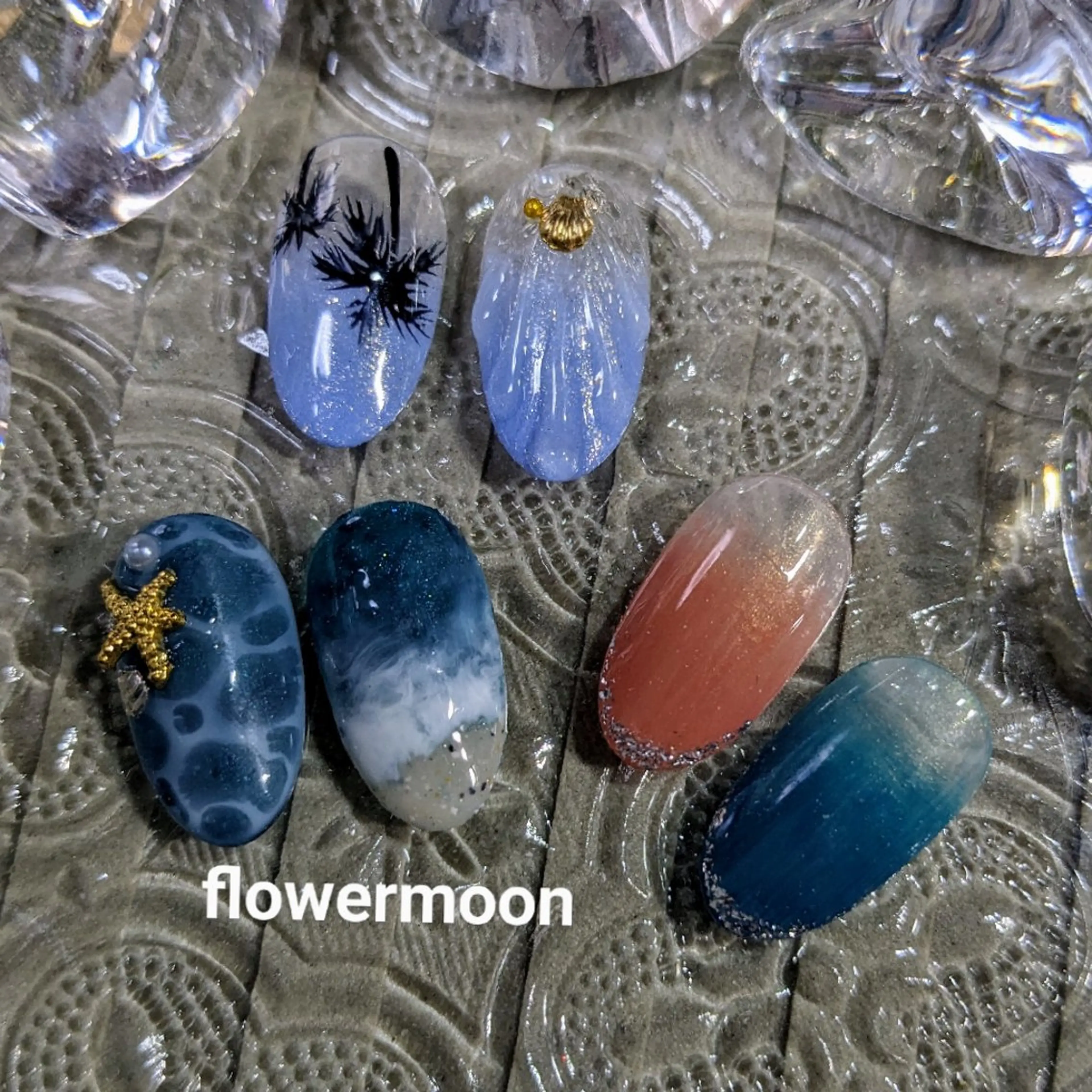 ネイル 夏ネイル フラワー ムーンのネイルデザイン