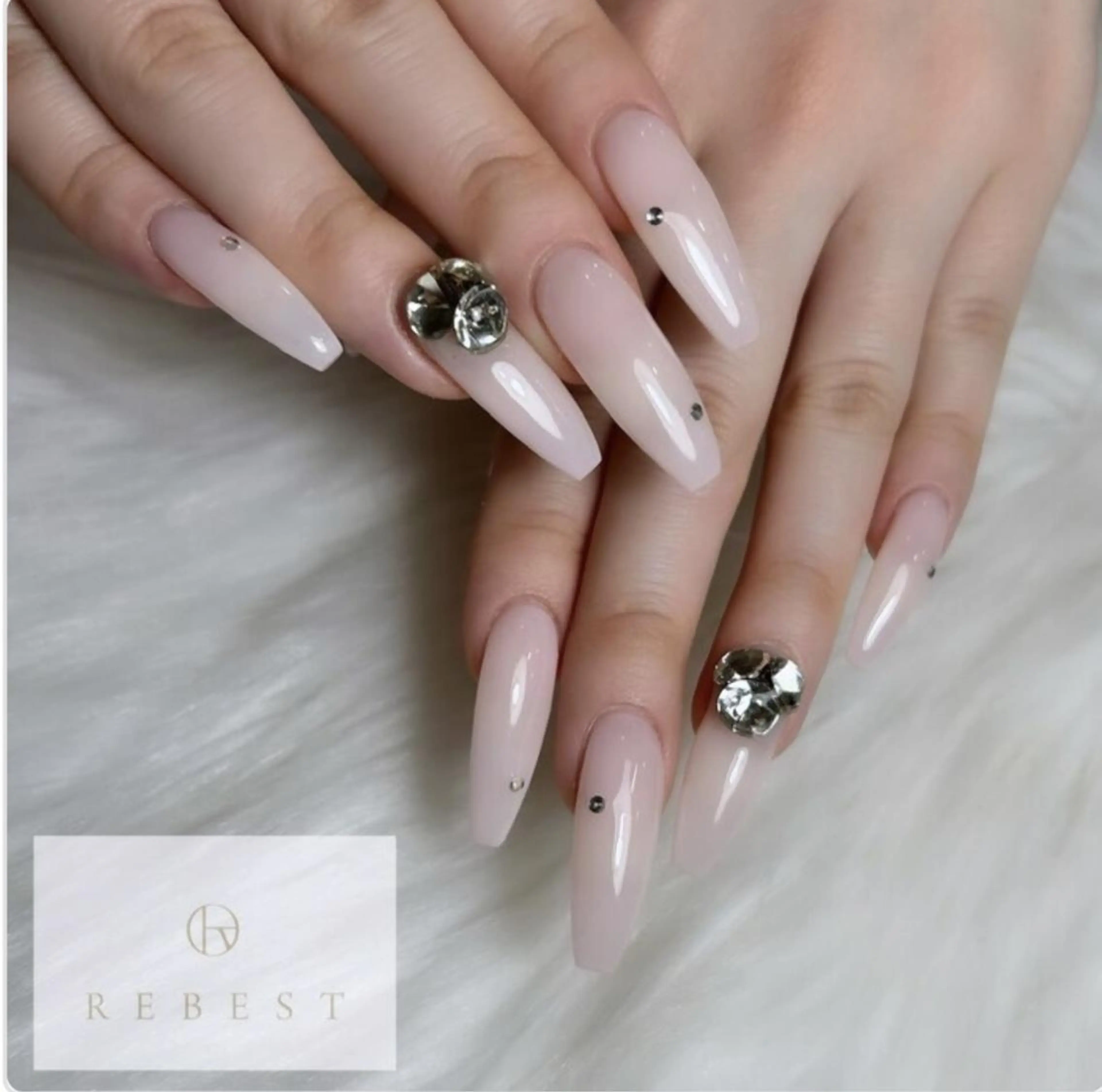 ネイル 南森町rebest 💅nailのネイルデザイン