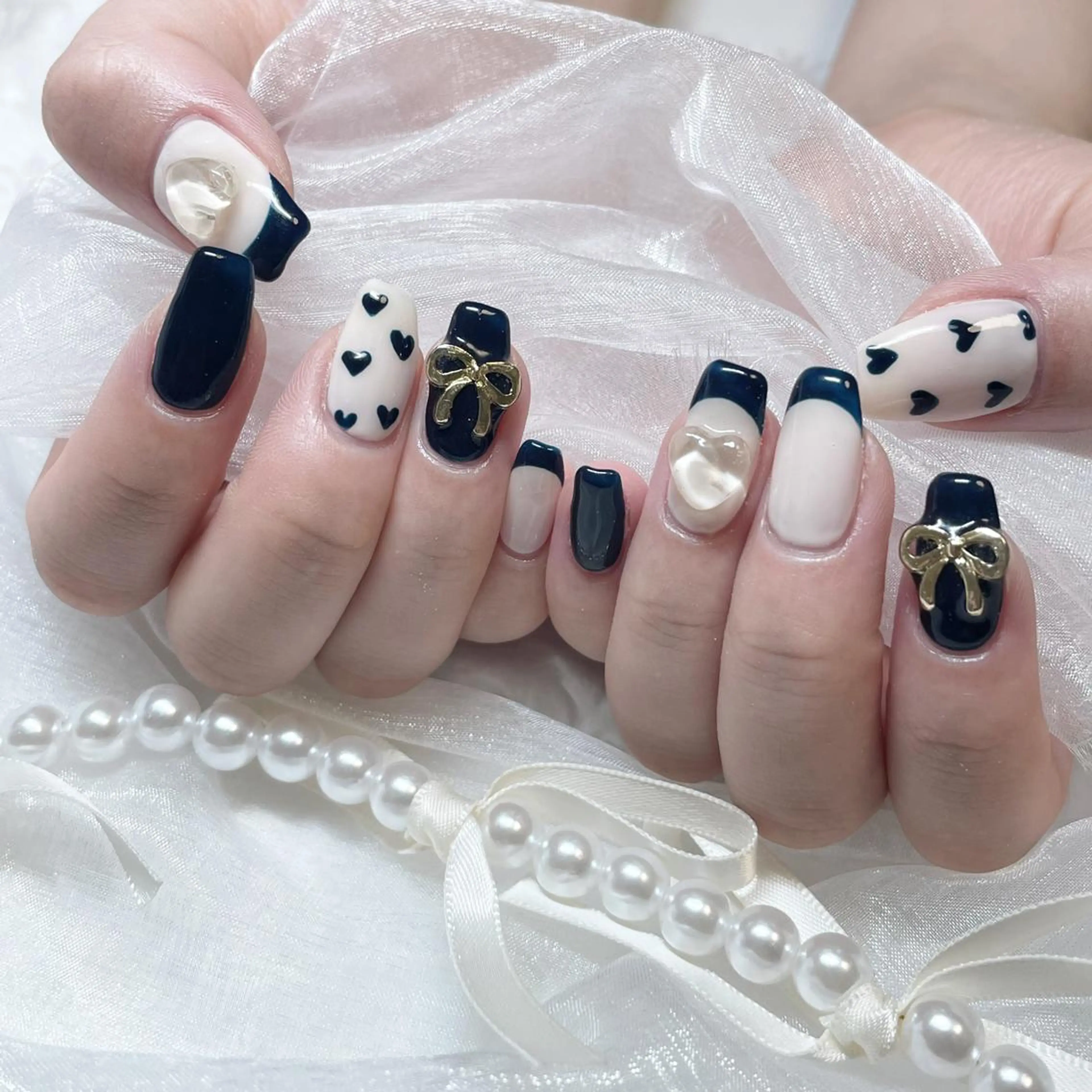 ネイル フレンチネイル ジェルネイル 韓国ネイル 持ち込み ネイビー ハンドネイル fiore nail 🦋のネイルデザイン