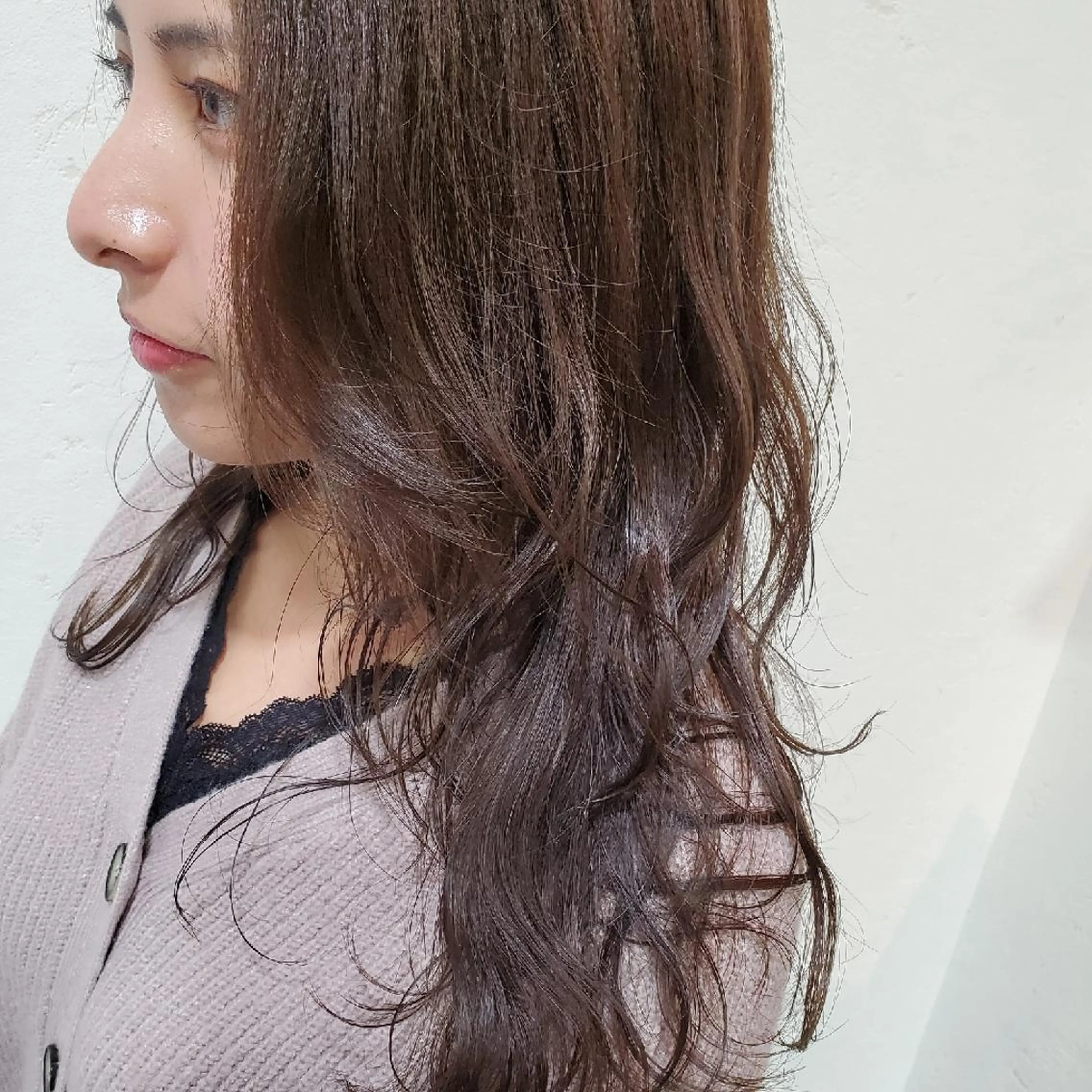 カラー ロング 谷 結奈のヘアスタイル