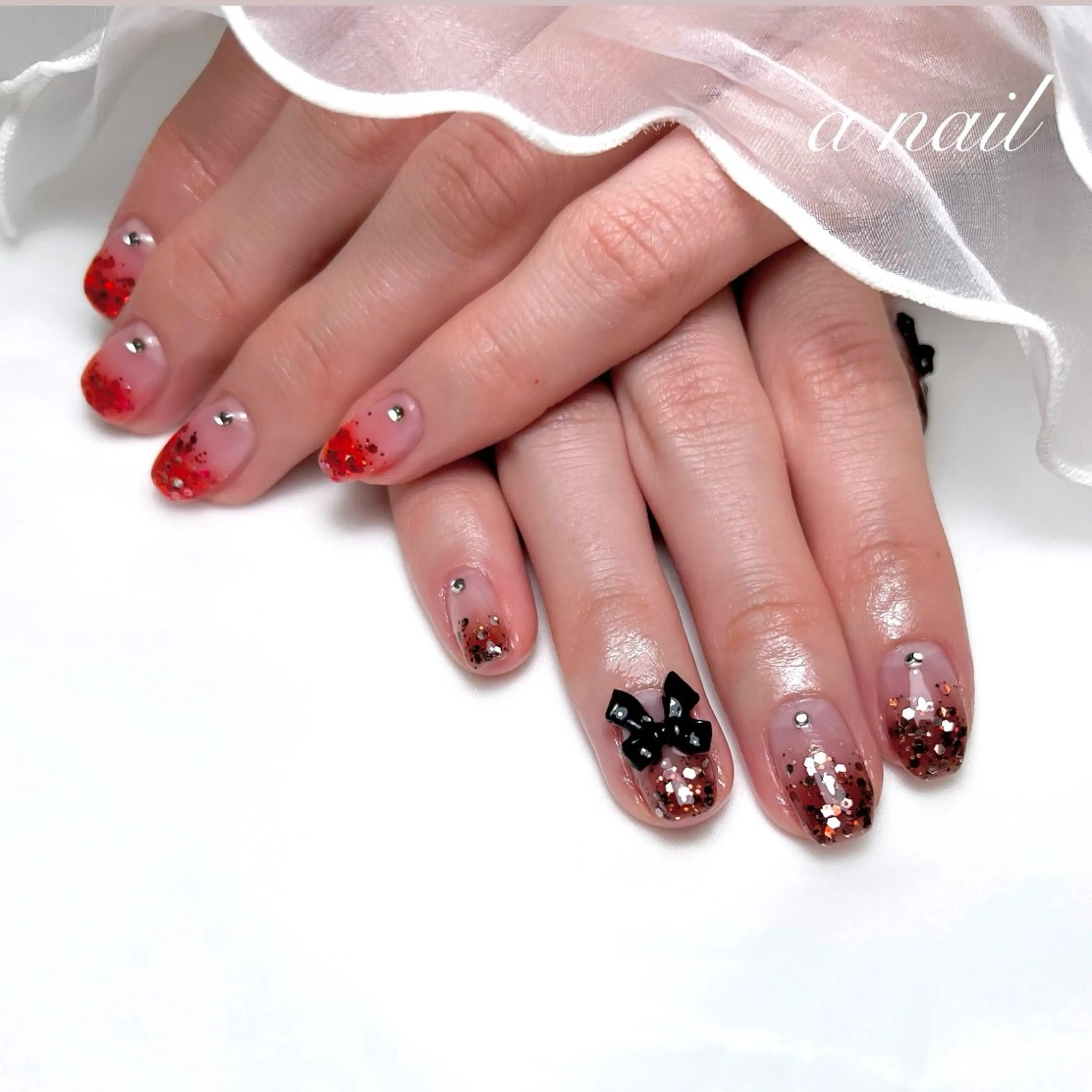 ネイル グラデーション ラメ(グリッター) ラメグラデーション リボン バレンタイン ハンドネイル Salon_ a.nailのネイルデザイン