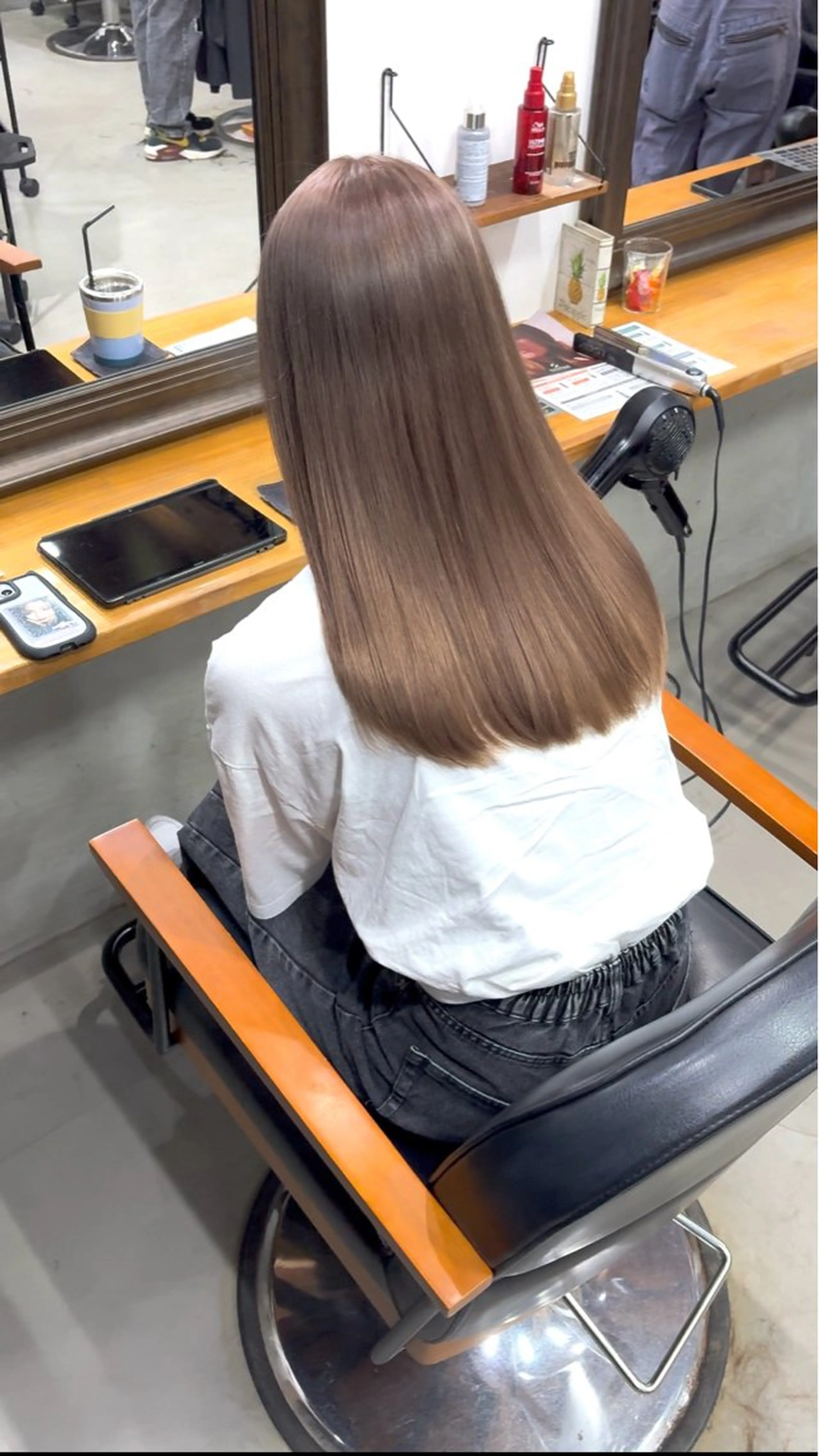 ロング カラー まろやかなベージュ 小池春樹のヘアスタイル