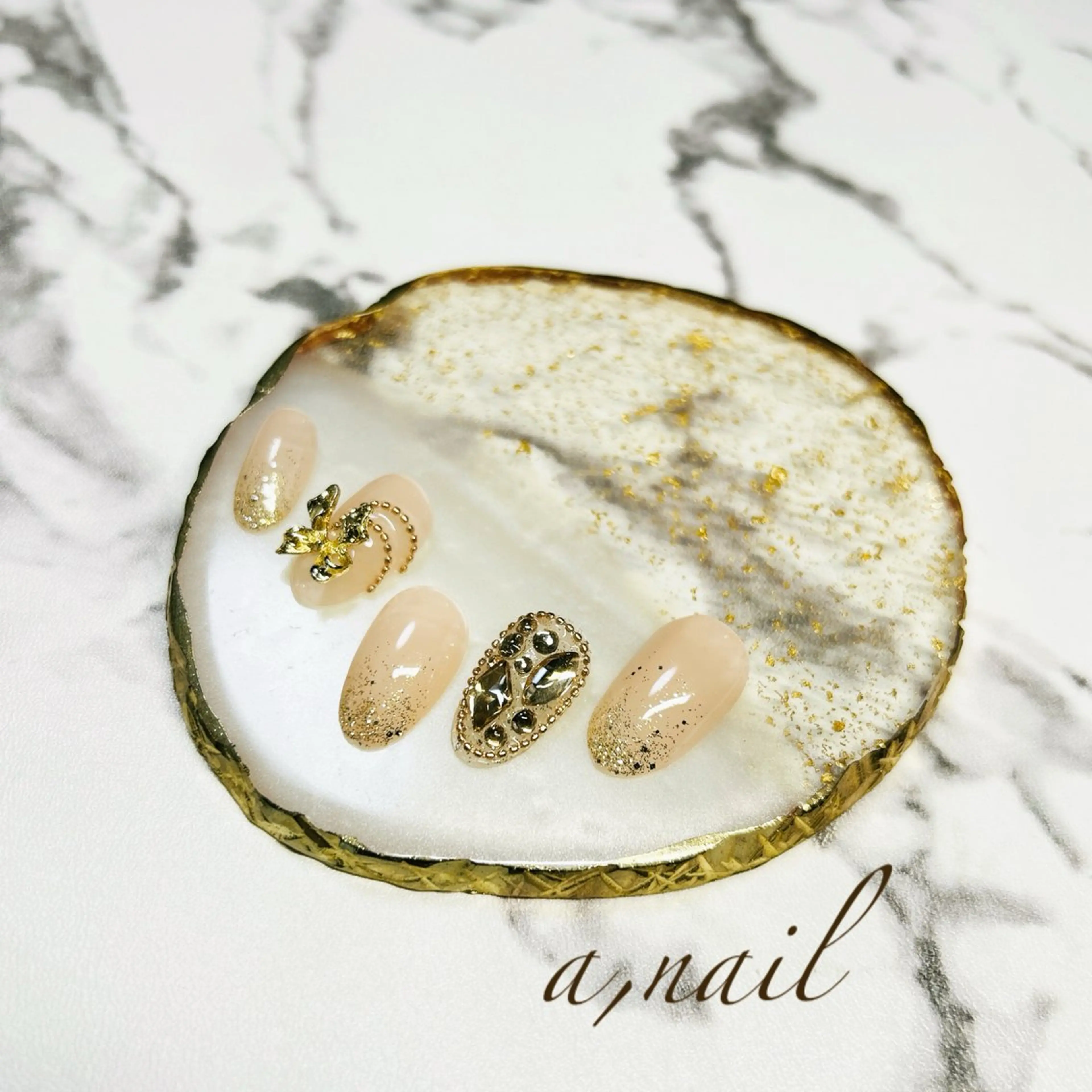 ネイル グラデーション キラキラネイル 韓国ネイル ラメ(グリッター) ラメグラデーション ハンドネイル ネイルサロン エーネイルのネイルデザイン