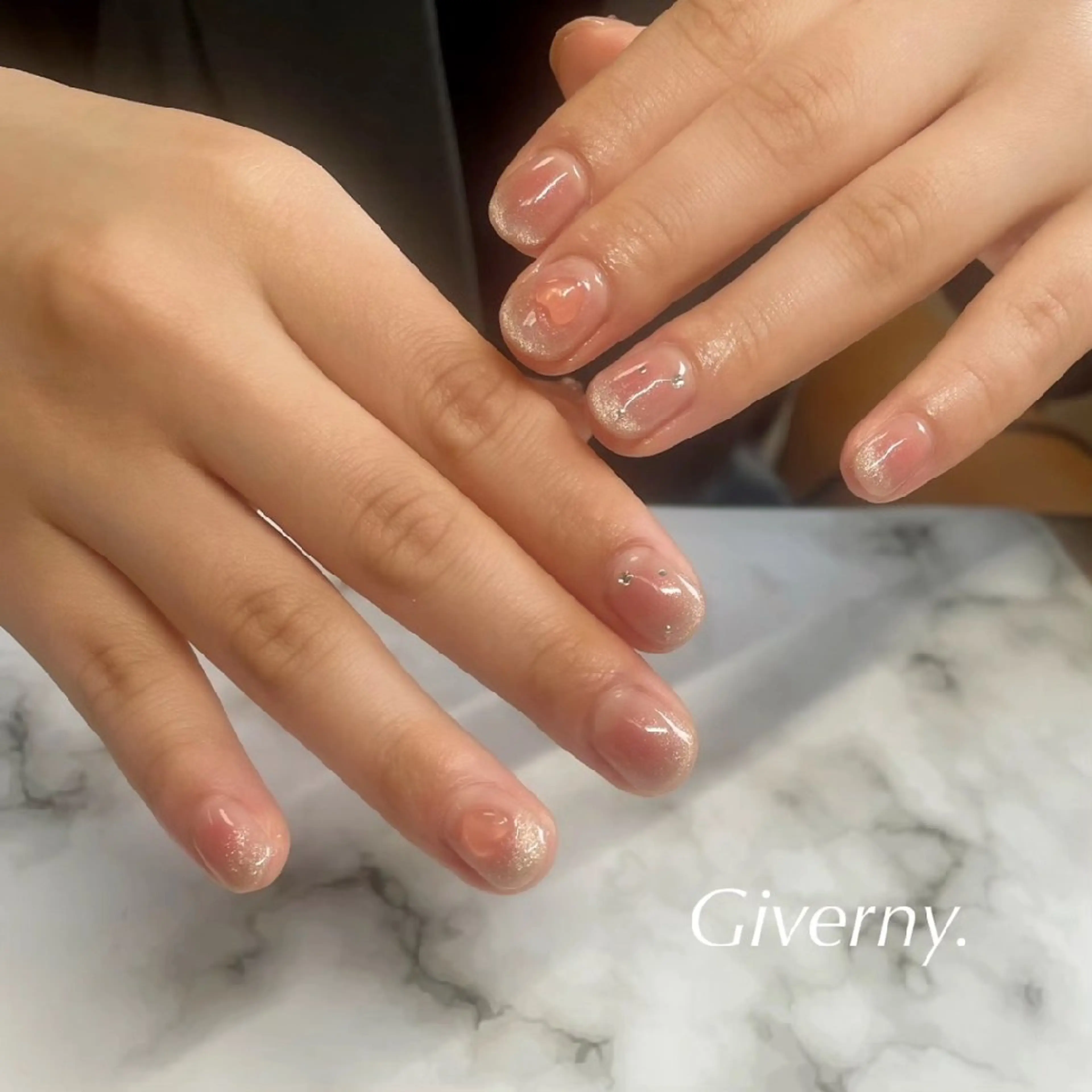 ネイル チークネイル ハート マグネットネイル ハンドネイル Giverny .のネイルデザイン