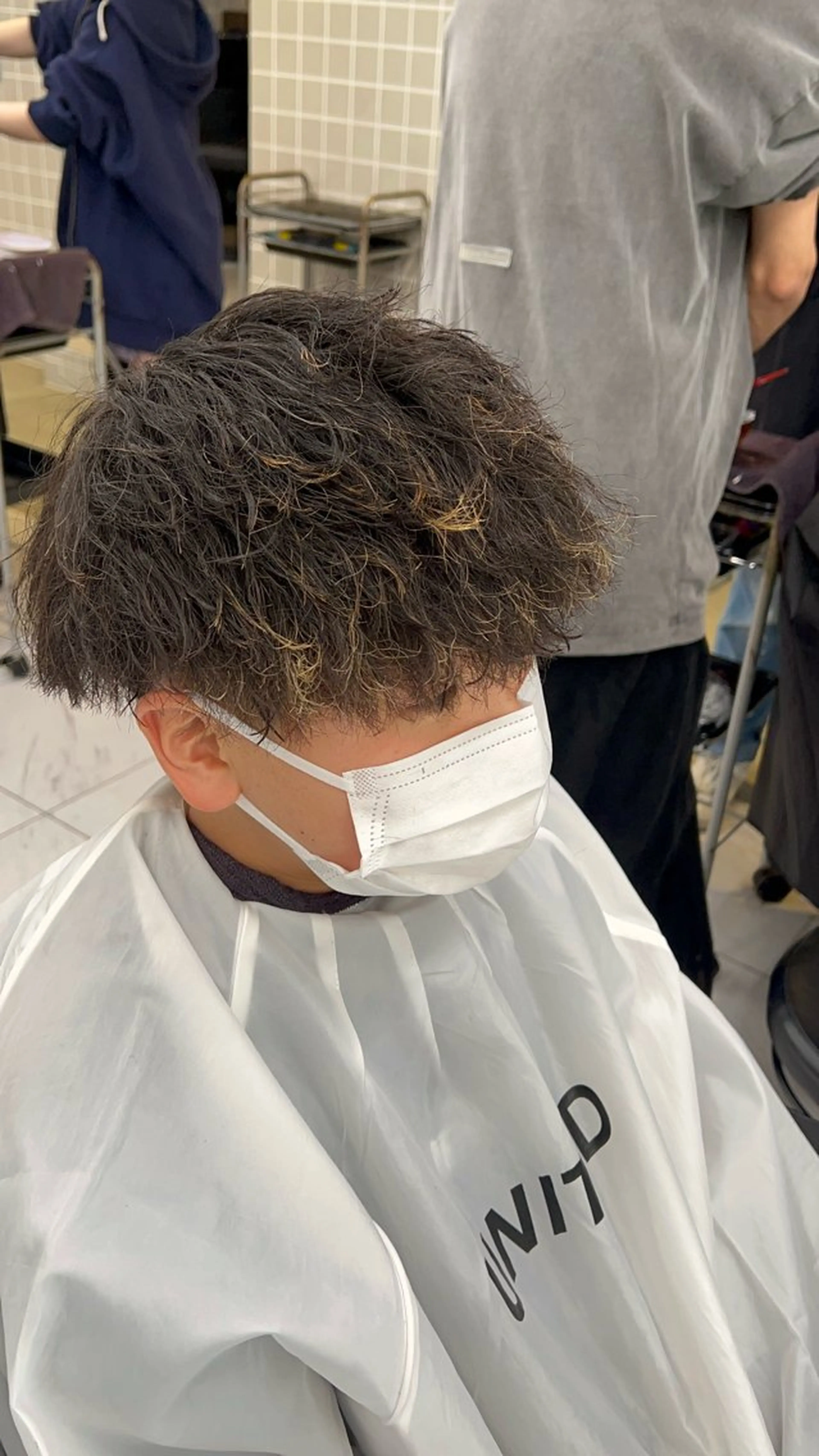 ショート カラー パーマ ヘアアレンジ メンズ メンズメッシュ メンズパーマ メッシュ カット パーマ トリートメント ヘッドスパ ヘアセット 💎韓国/ レイヤー カット/ 暖色🫧のヘアスタイル