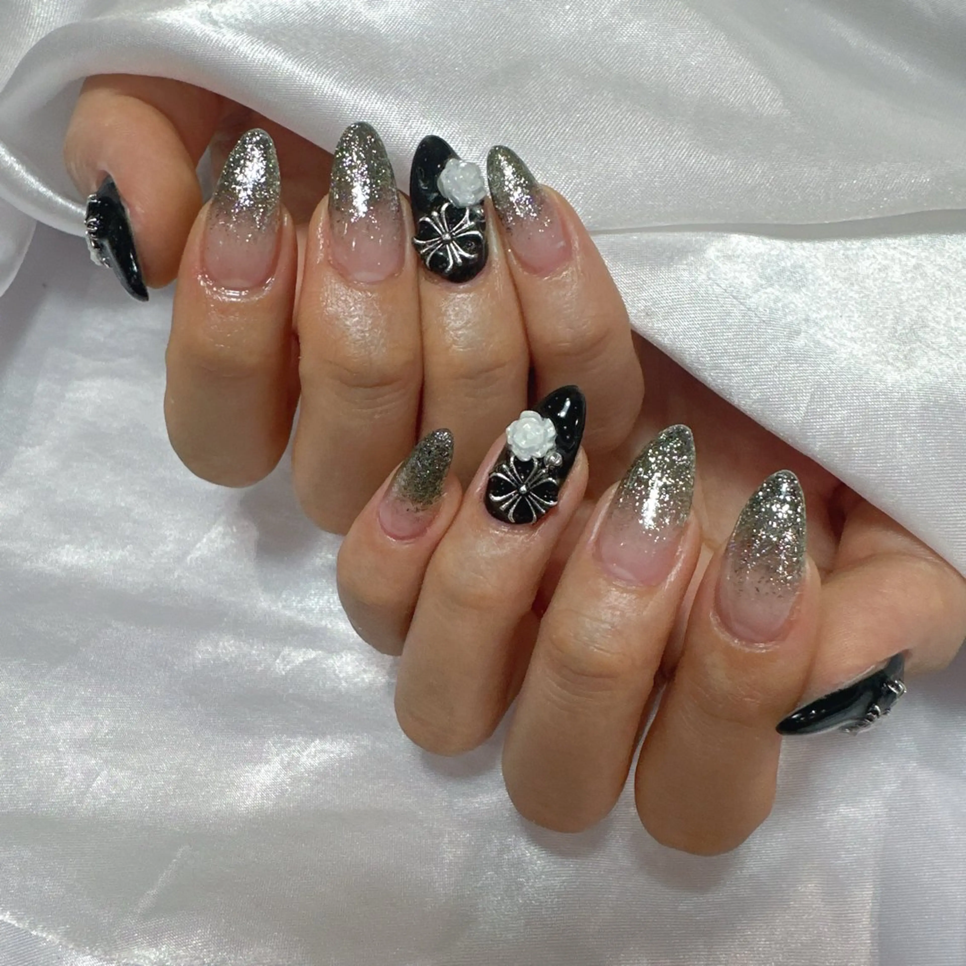 ネイル アートネイル フラッシュネイル フレンチネイル ジェルネイル ガラスフレンチ ハンドネイル You&Me Miyuのネイルデザイン