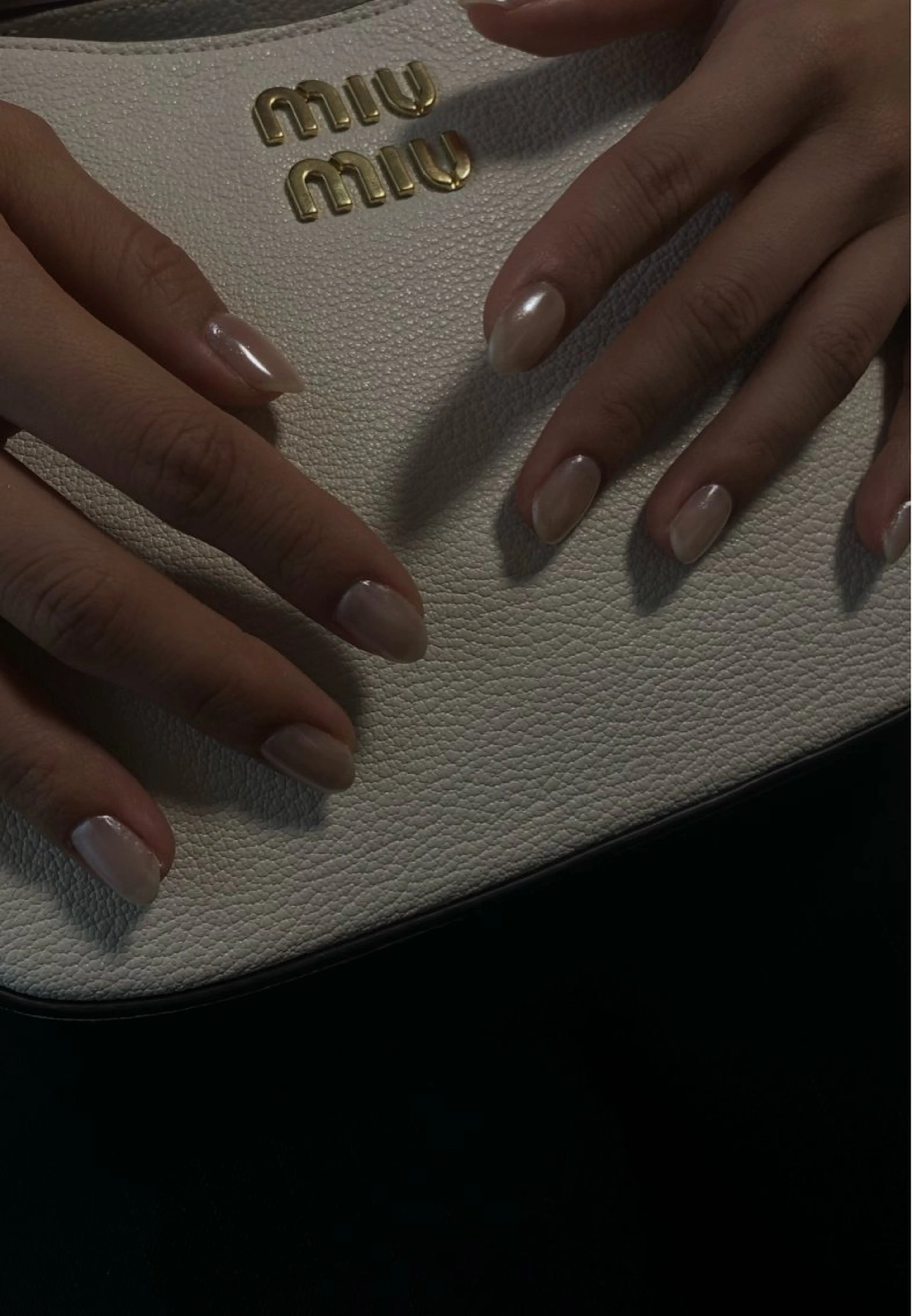 ネイル オーロラネイル ホワイト ハンドネイル ハンドケア 渡邉あい/青山/ simpleのネイルデザイン