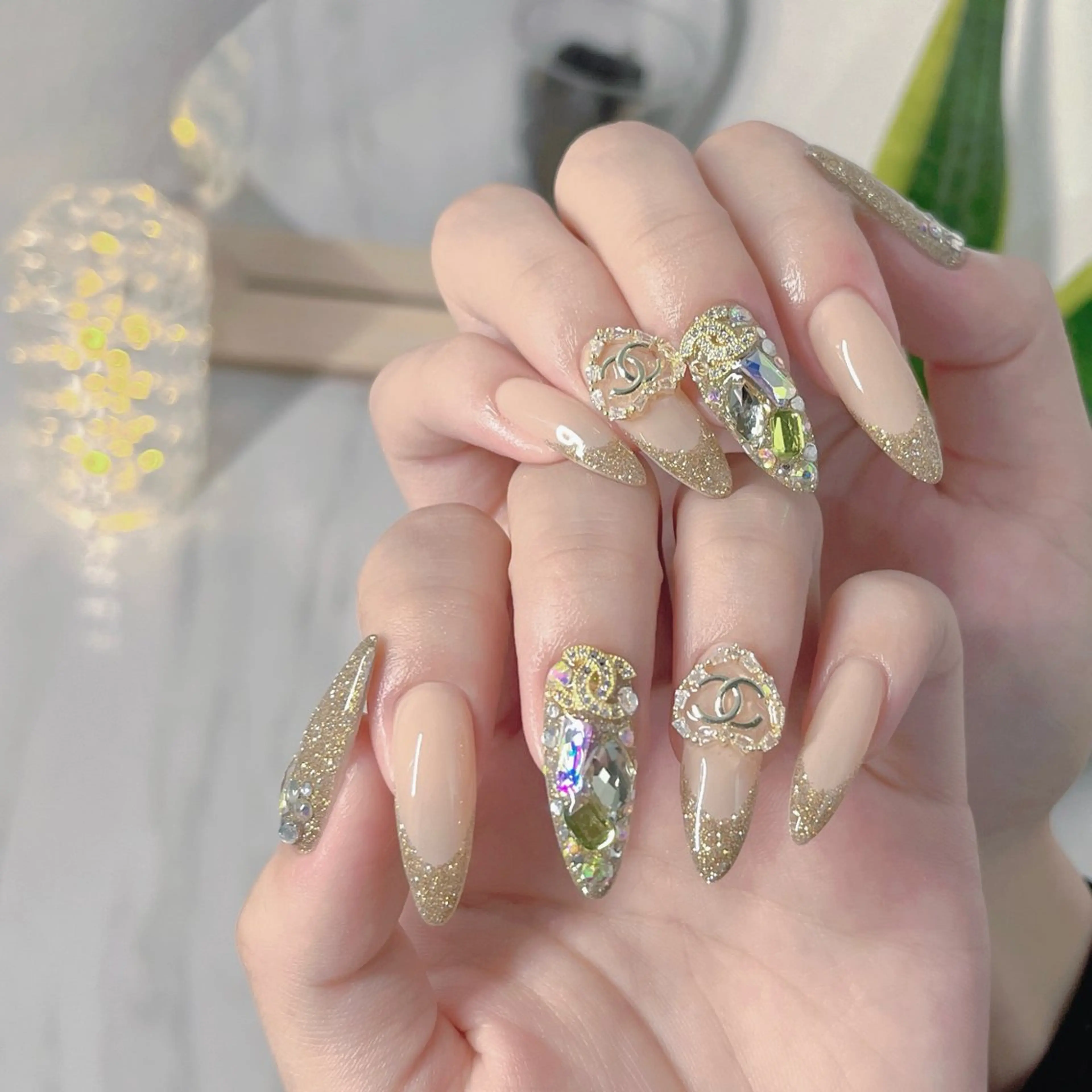 ネイル フットネイル フレンチネイル ジェルネイル ラメ(グリッター) ラメグラデーション ハンドネイル NEO Beauty Salon所属・𝐍𝐄𝐎 𝐉𝐔𝐑𝐈のネイルデザイン