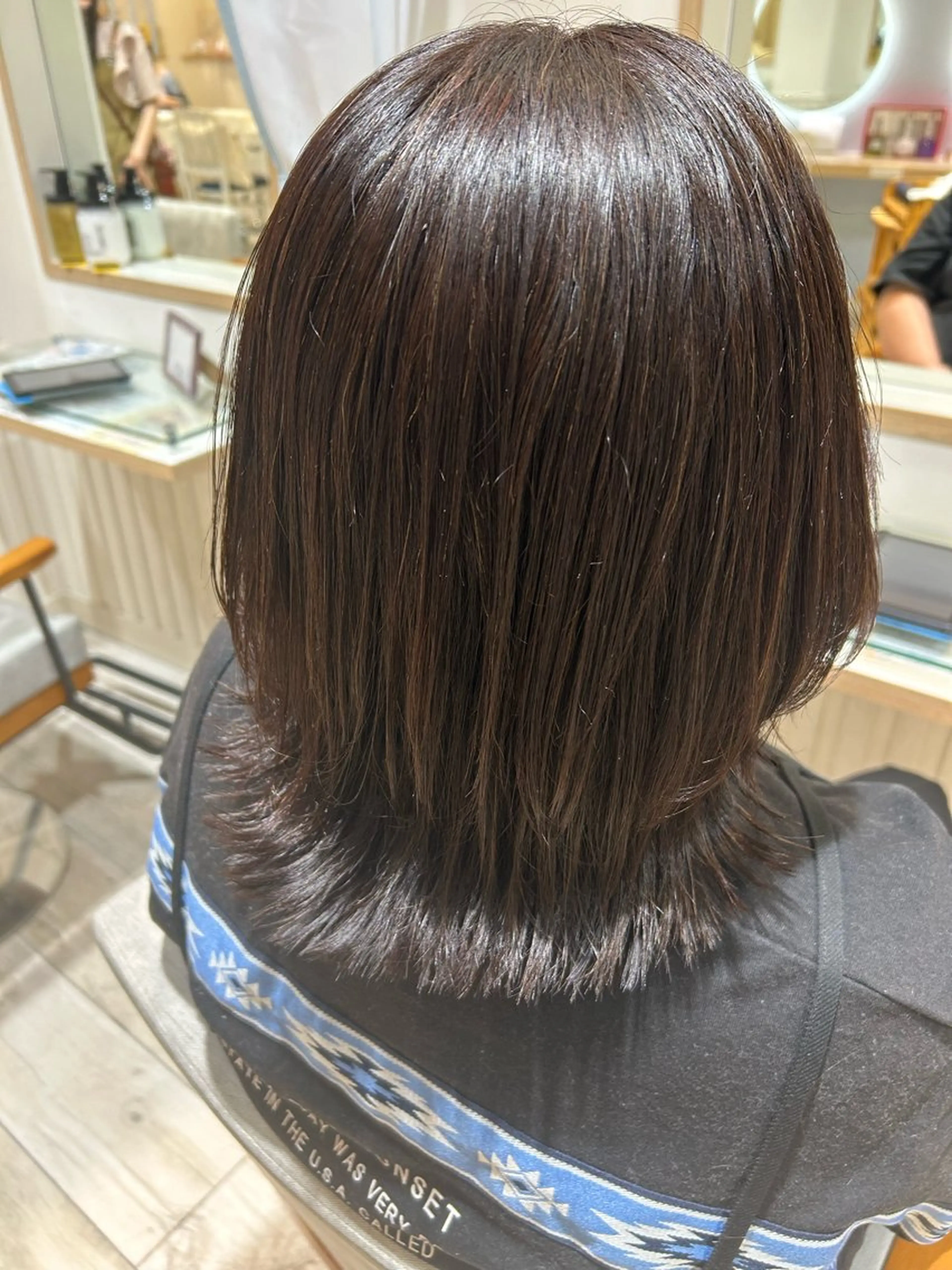 ミディアム くびれヘア くびれレイヤー レイヤーカット 大川 夏実のヘアスタイル