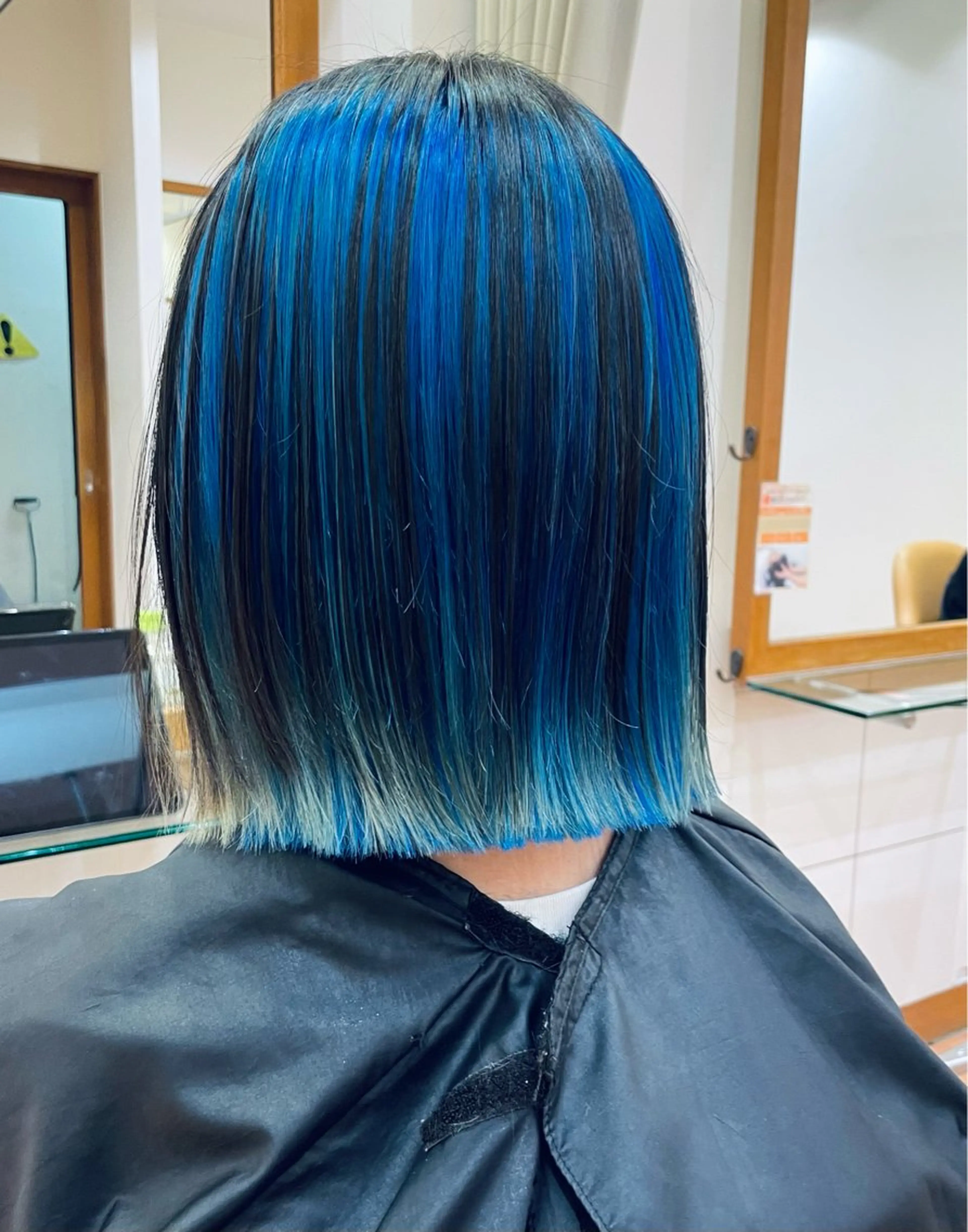 ミディアム カラー 黒髪 ブルーカラー 佐藤 綾のヘアスタイル