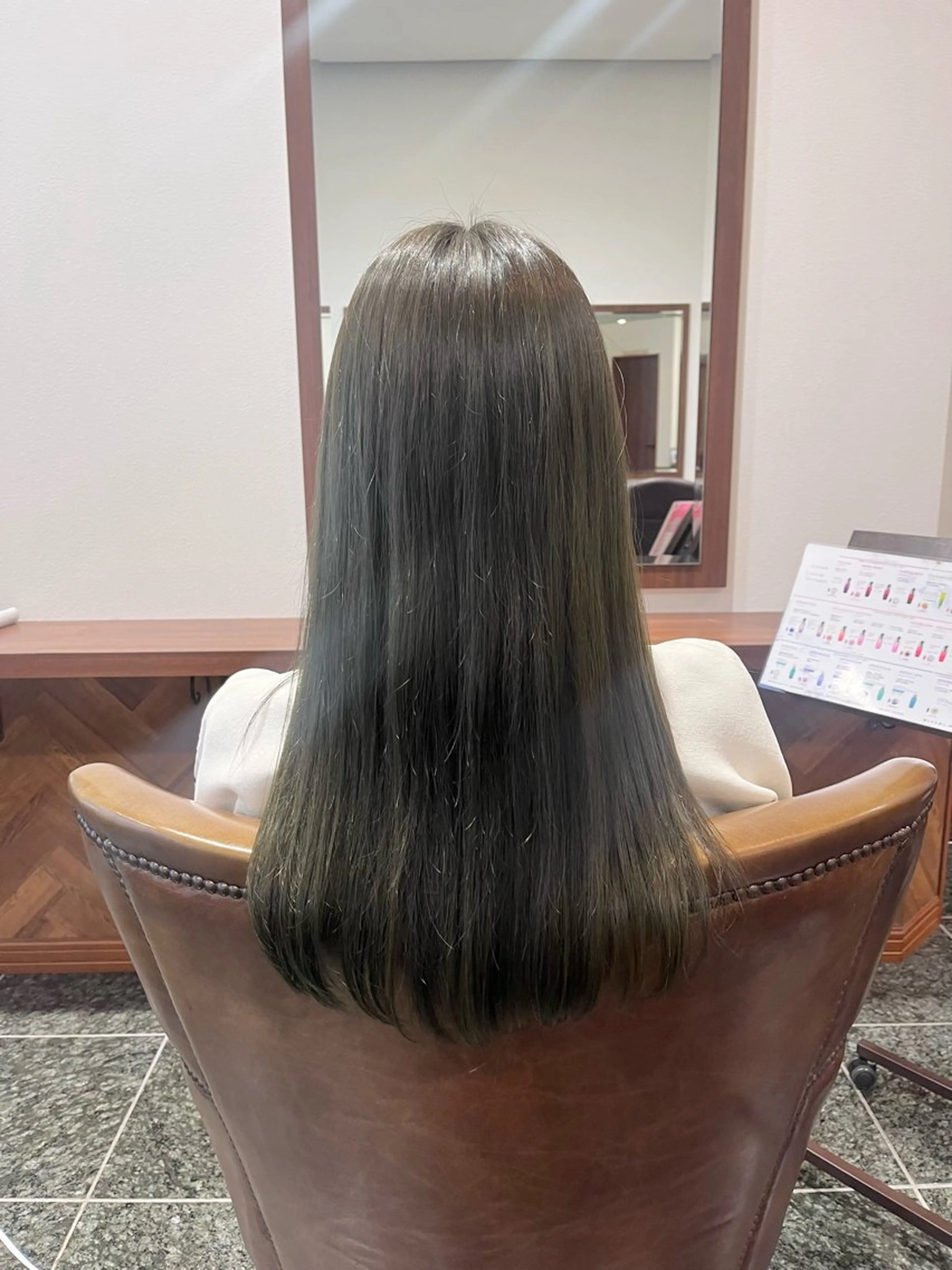 ロング カラー オリーブカラー るりな ARTRUSHのヘアスタイル