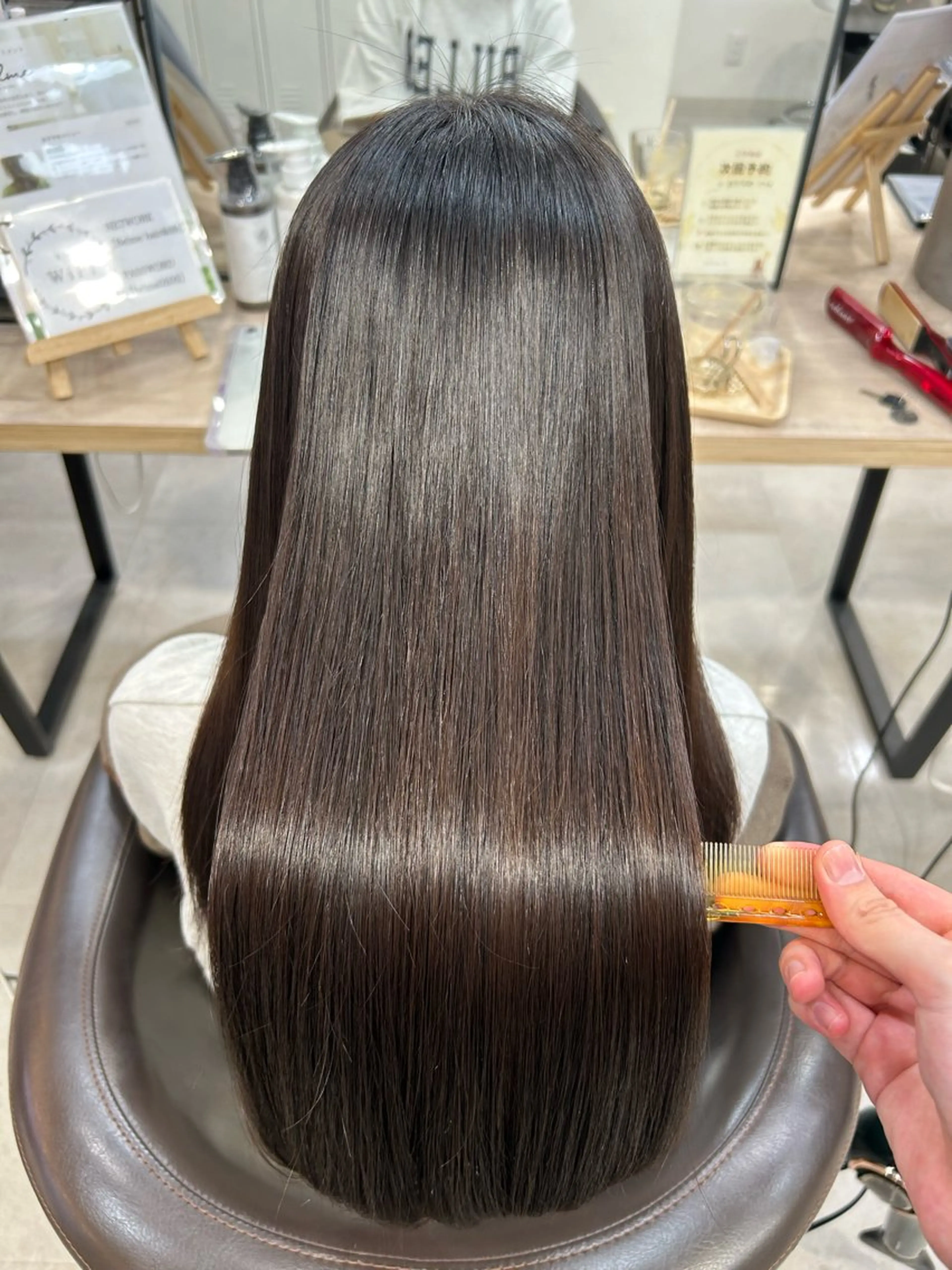 ロング 縮毛矯正 光を纏うツヤ感ロング Natsuki🤍のヘアスタイル