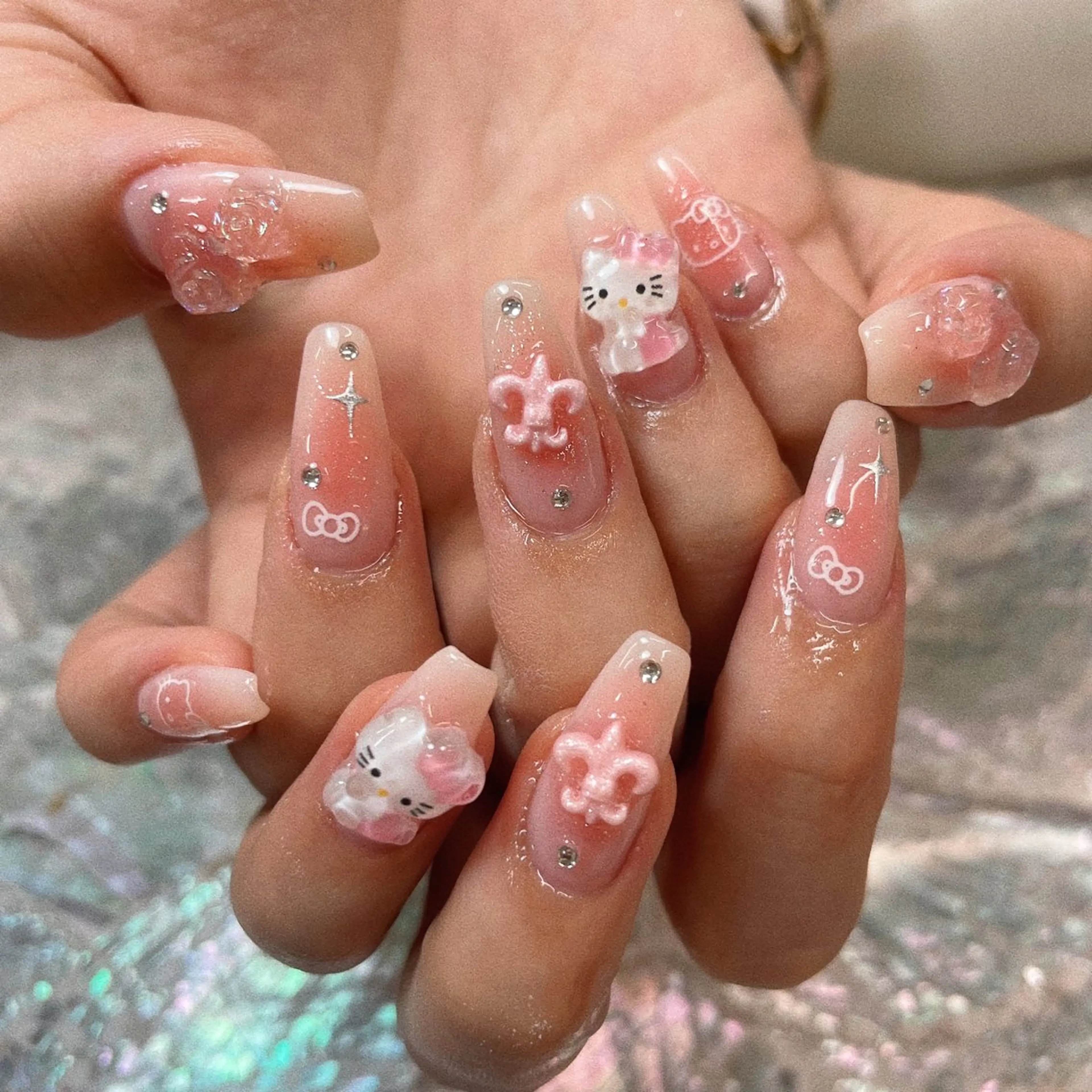 ネイル チークネイル キラキラネイル 🌴konami 4U NAIL🥥のネイルデザイン