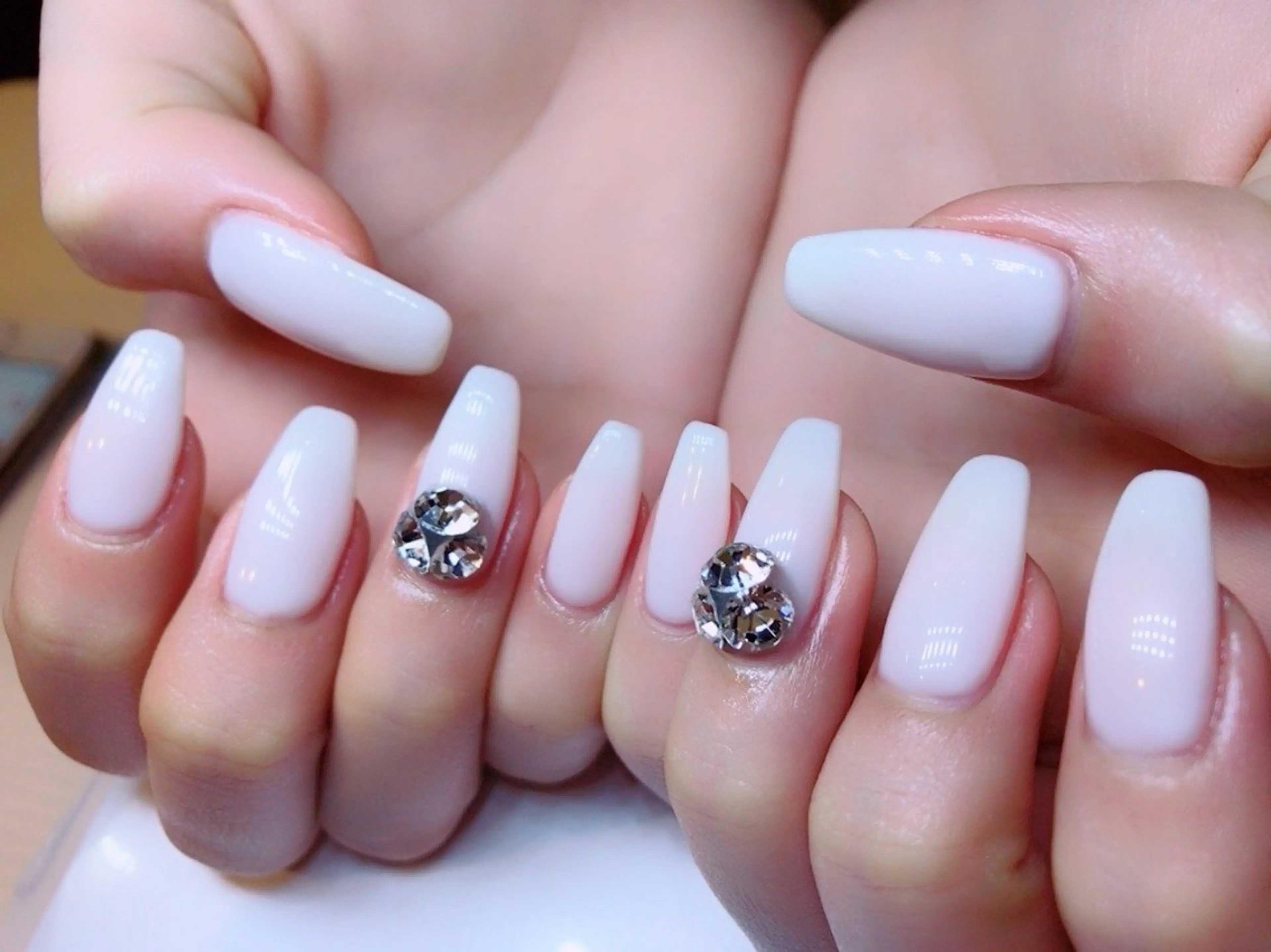 ネイル クレセントアイ Runaの眉毛・アイブロウイメージ