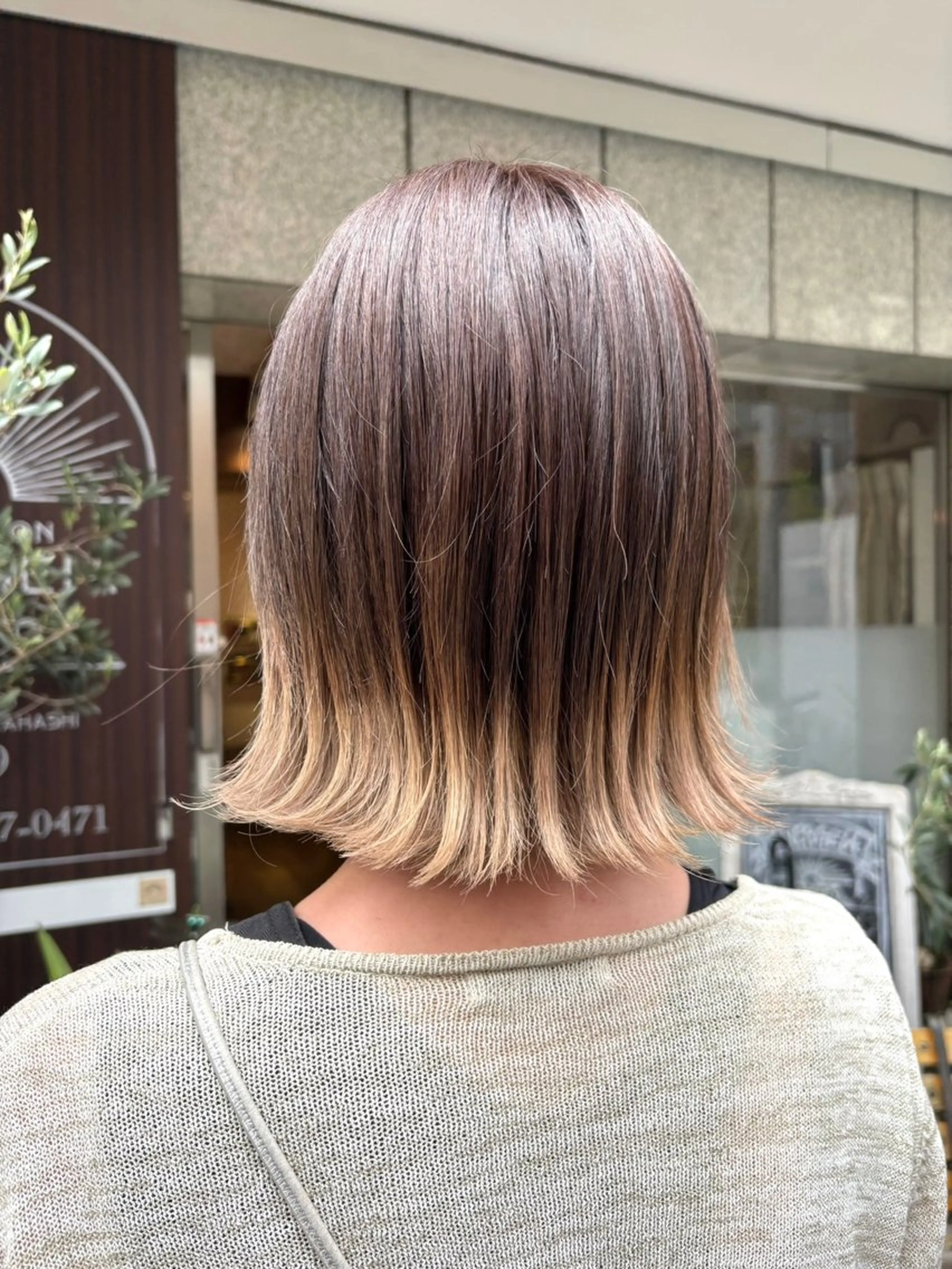 ミディアム 小西 綾乃のヘアスタイル