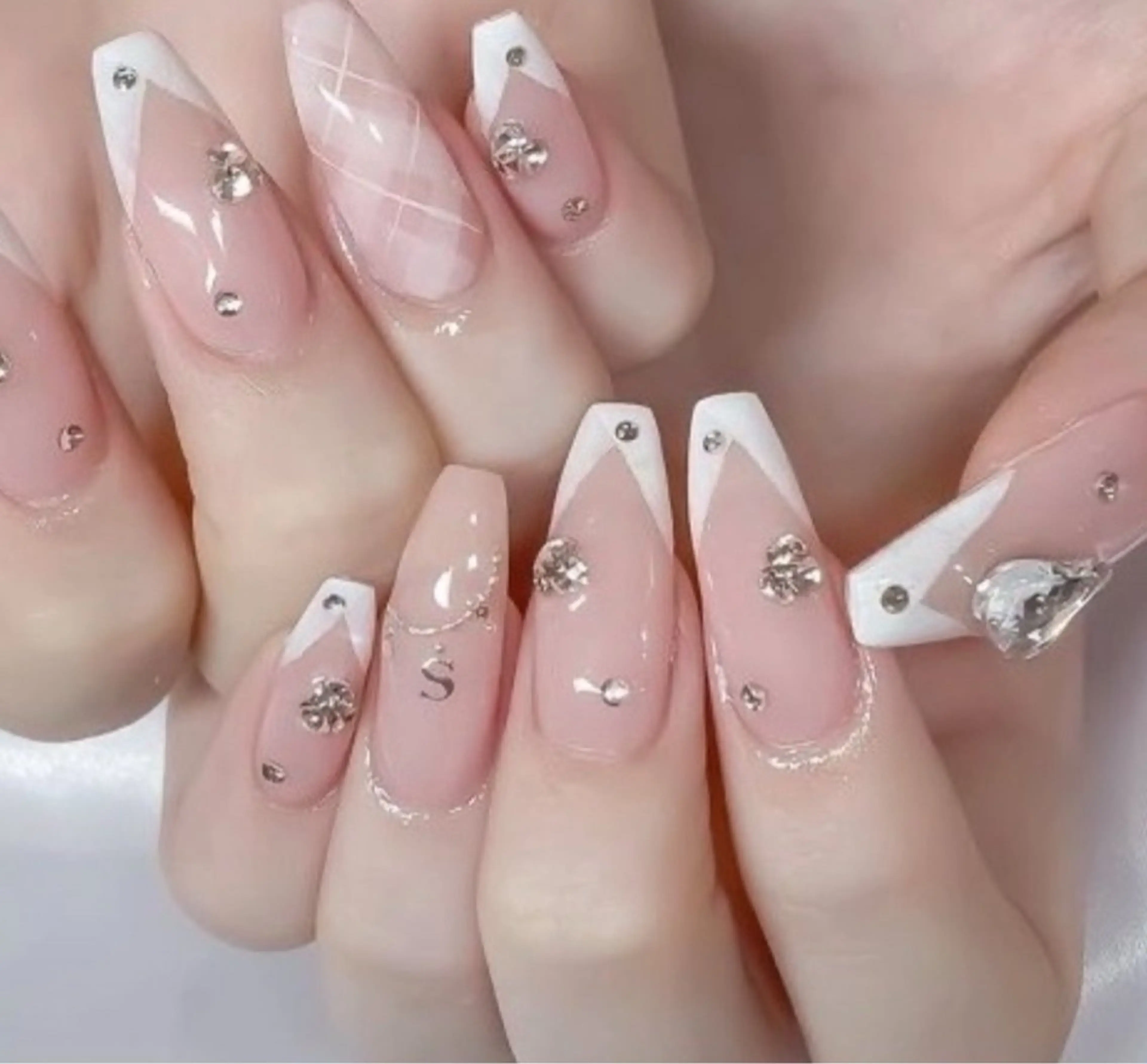 ネイル ハンドネイル KARI ネイルサロンのネイルデザイン