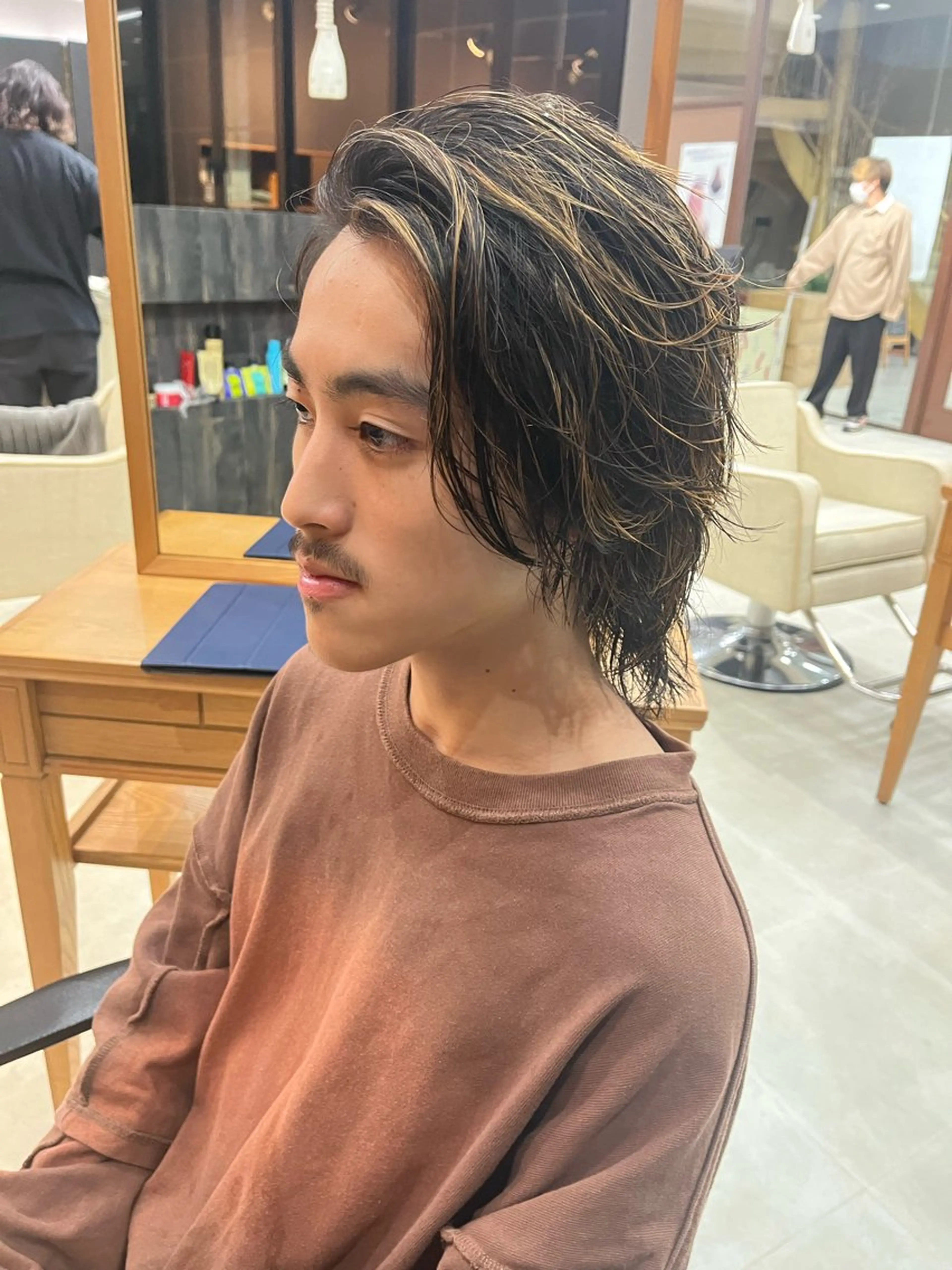 ミディアム カラー パーマ メンズ ミディアムパーマ メンズメッシュ メンズパーマ メッシュ カット ヘアカラー パーマ メンズ特化✨パーマス タイル大得意安田海斗のヘアスタイル