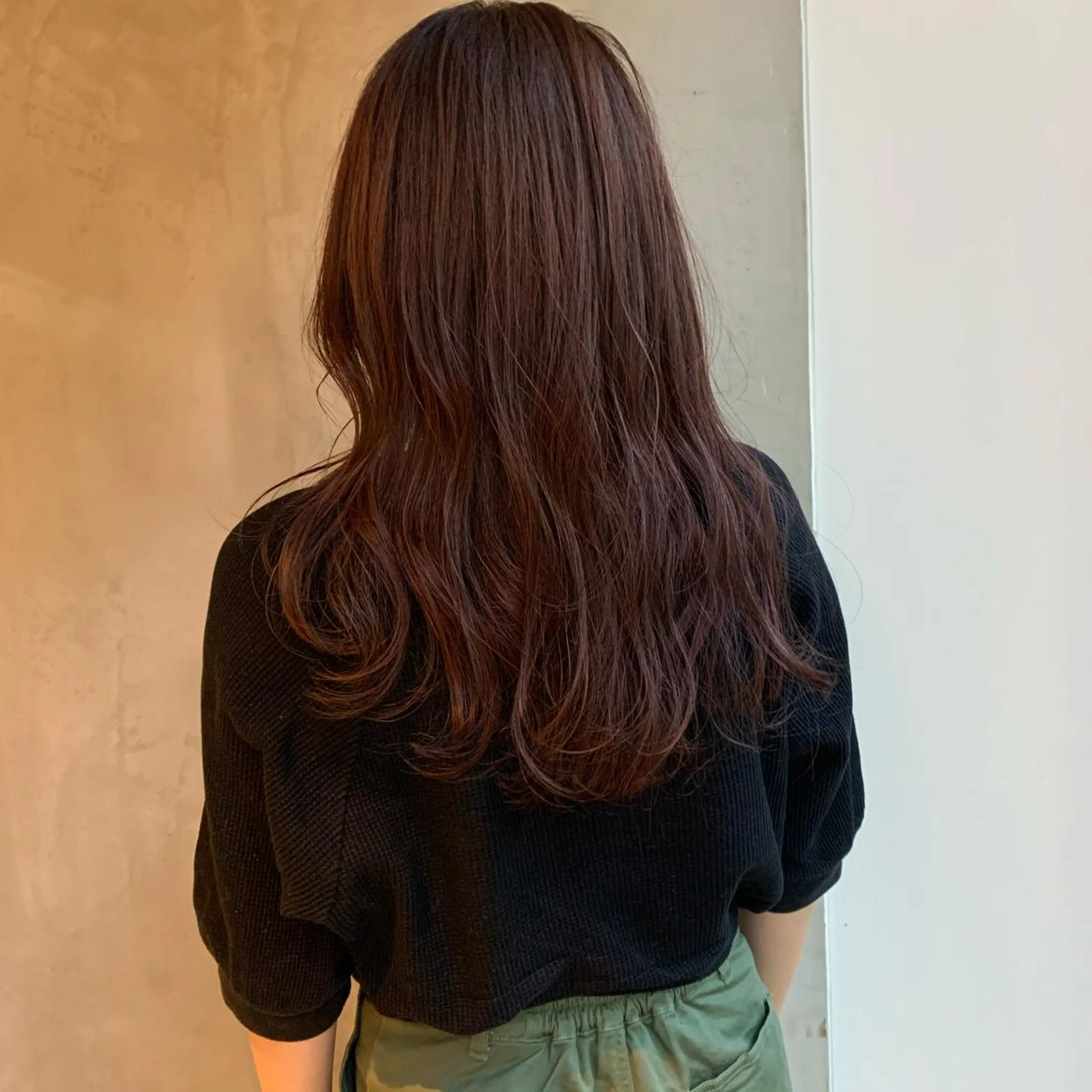 ロング カラー SAKINO． ベージュカラーのヘアスタイル