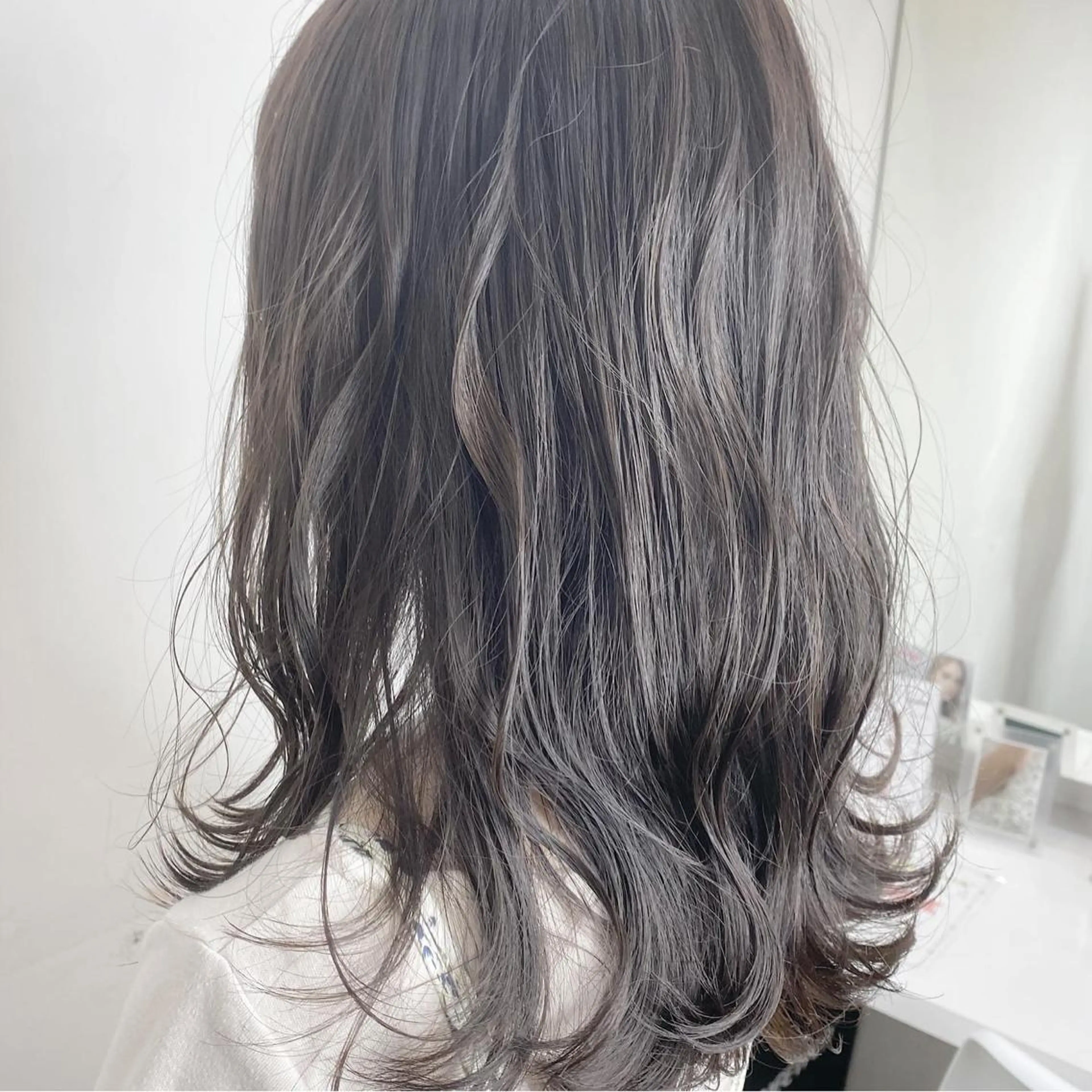 セミロング カラー ヘアカラー 艶髪レイヤーの王 また復活の大澤竜馬のヘアスタイル