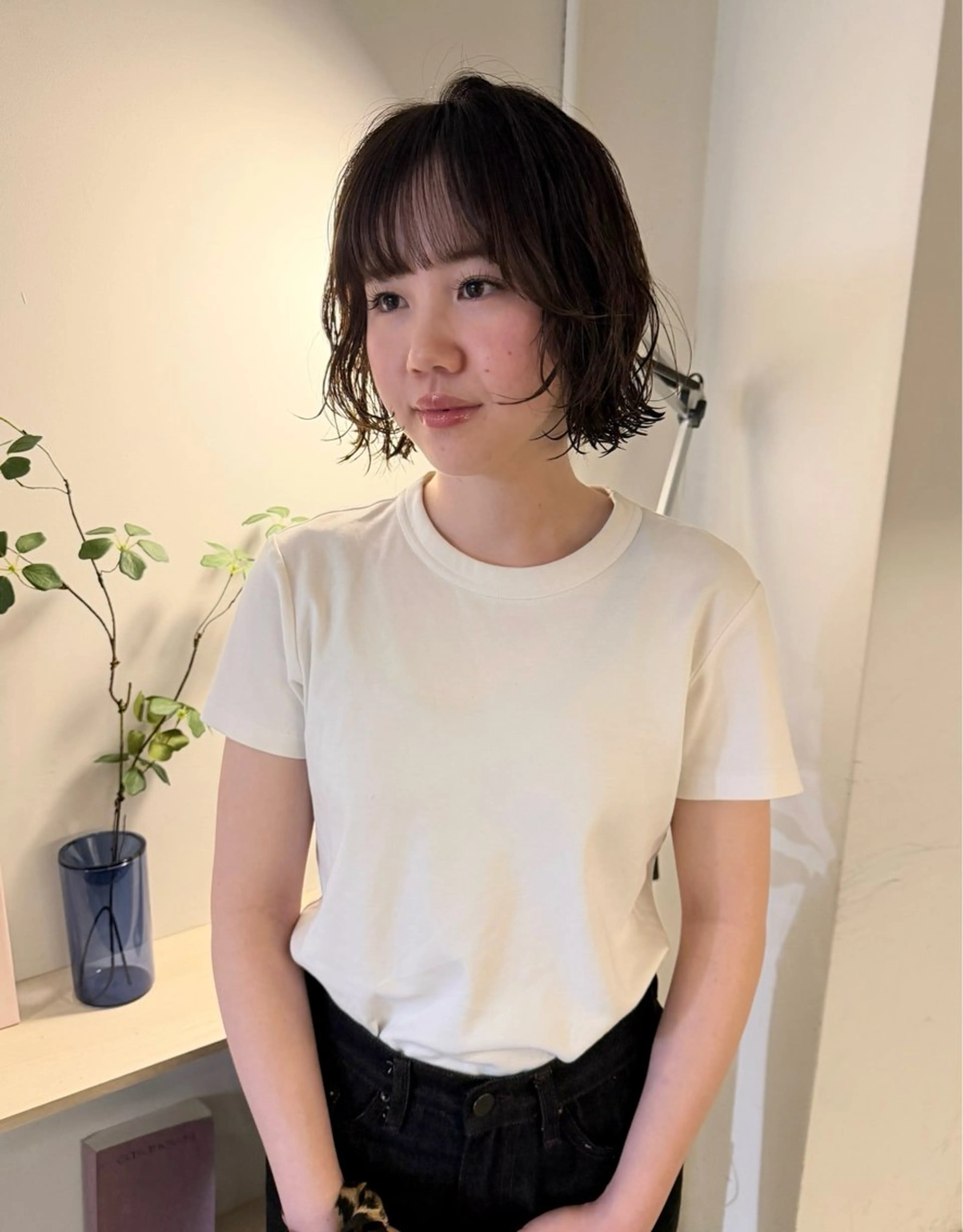 ショート カラー ブリーチ ダブルカラー ブリーチなしカラー レッドカラー ボブ カット ヘアカラー MIU/ルーツカラー 顔まわりレイヤーのヘアスタイル