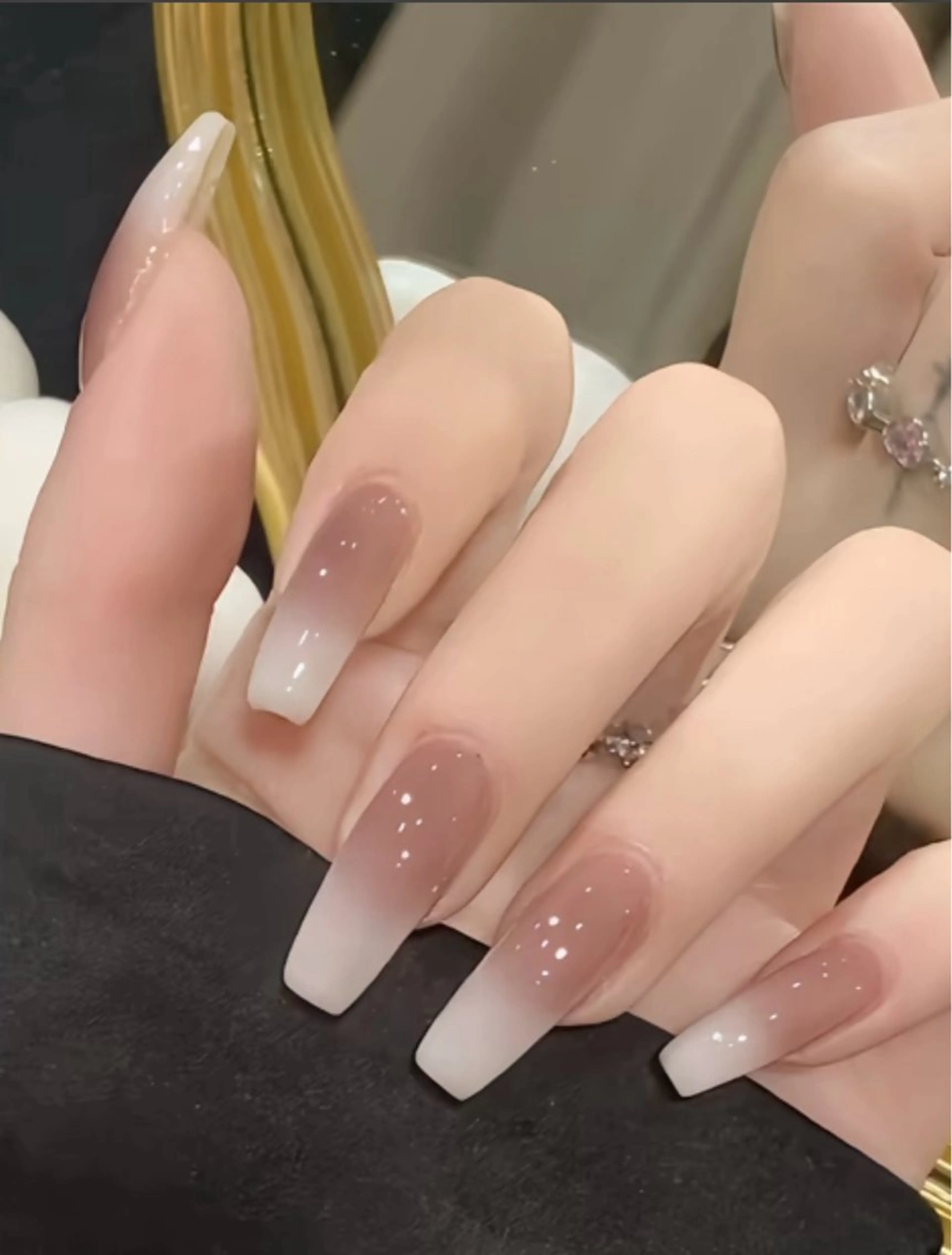 ネイル チークネイル 長さ出し フラワーネイル フレンチネイル ガーリー sun nail池袋 モデル募集のネイルデザイン