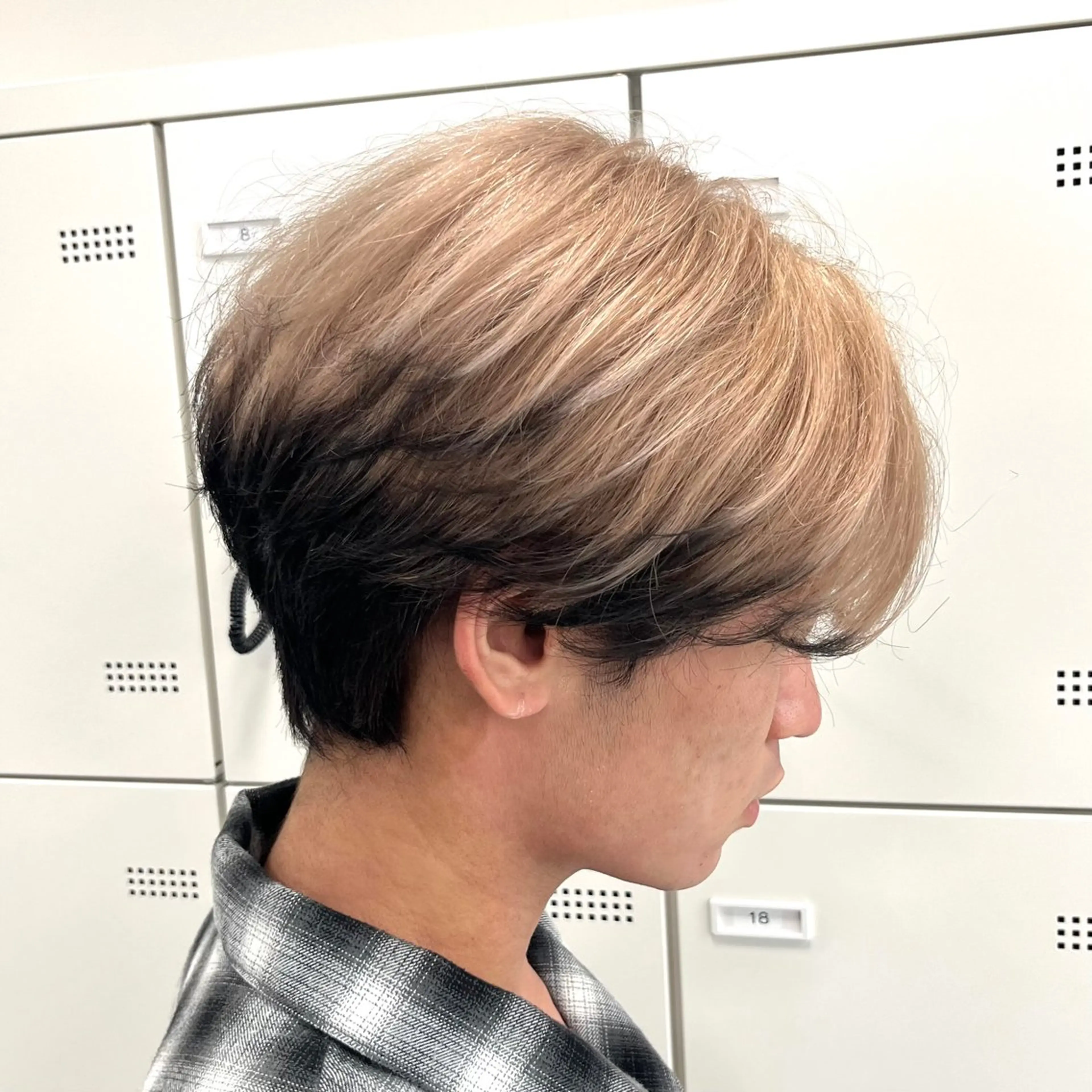 カラー メンズ メンズブリーチ メンズハイトーン メンズインナーカラー メンズ韓国風 ベージュカラー ヘアカラー ケアブリーチ/ 髪質改善/上質艶髪のヘアスタイル