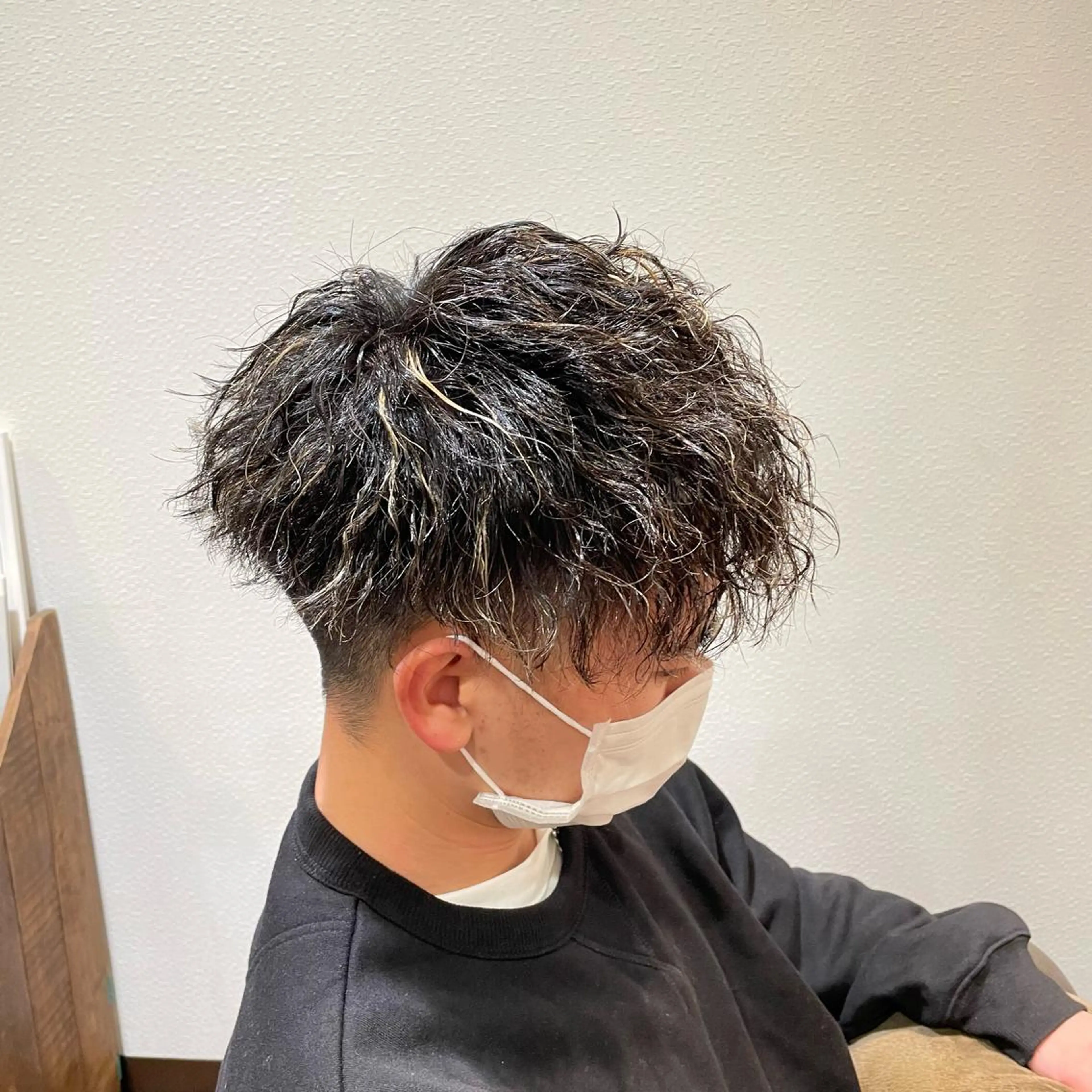 ショート カラー パーマ メンズ メンズメッシュ メンズパーマ ツイストスパイラルパーマ メッシュ スパイラルパーマ カット パーマ Wataru 髪質改善カラー💎のヘアスタイル