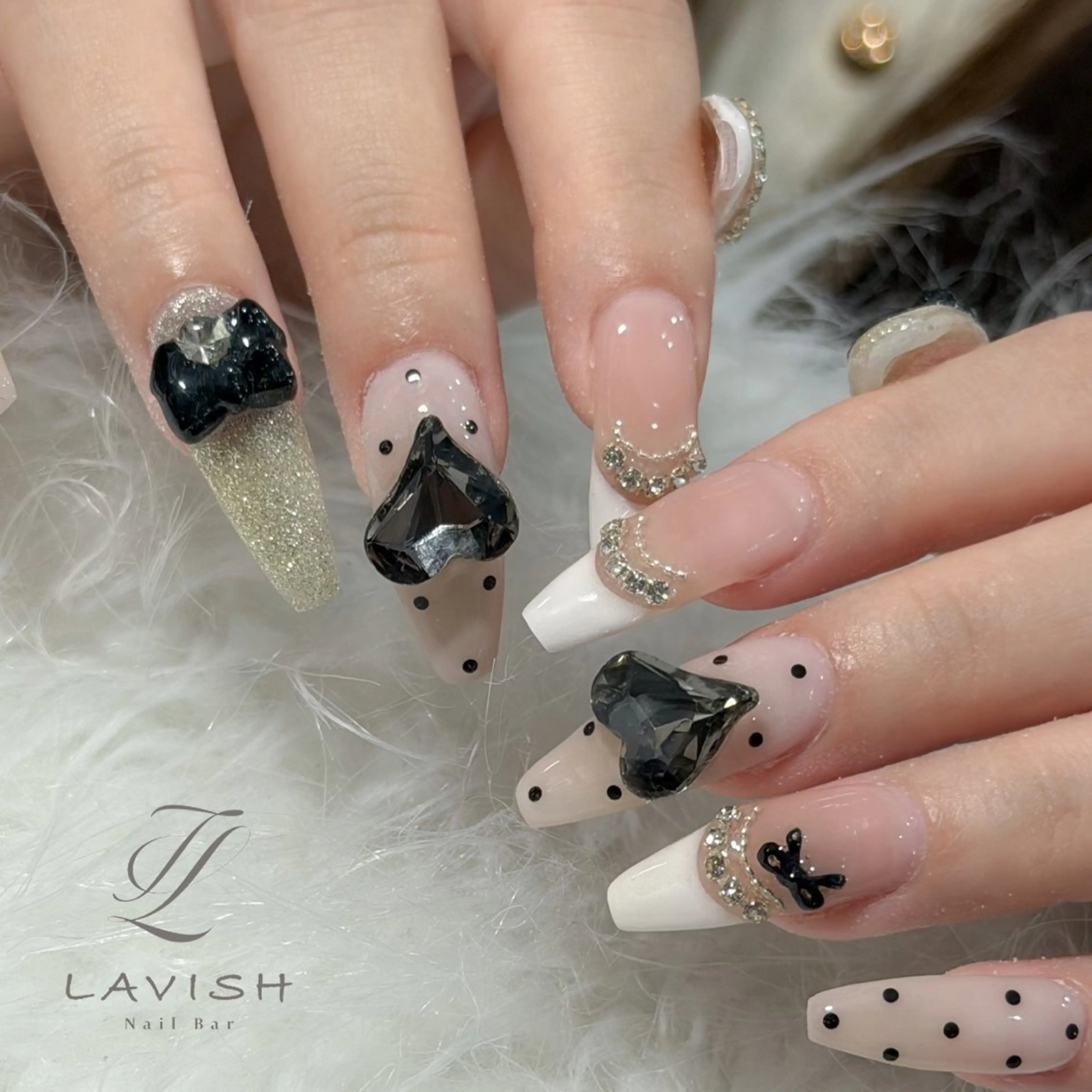 ネイル ハンドネイル フットネイル LAVISH nanamiのネイルデザイン