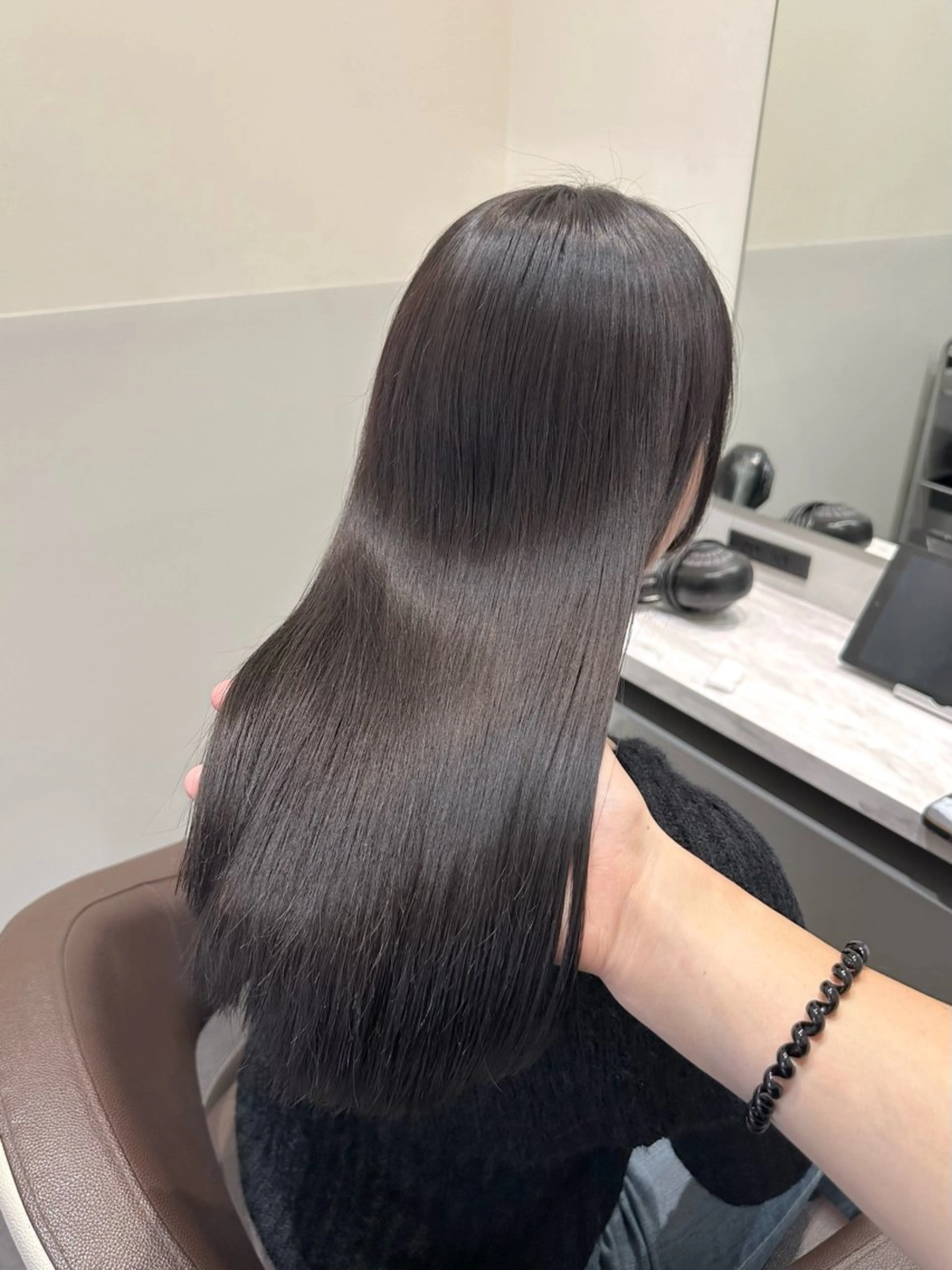 ロング カラー ブリーチ グレージュ ラベンダーカラー ラベンダーグレージュ ラベンダーグレー ヘアカラー トリートメント 矢野 晃平のヘアスタイル