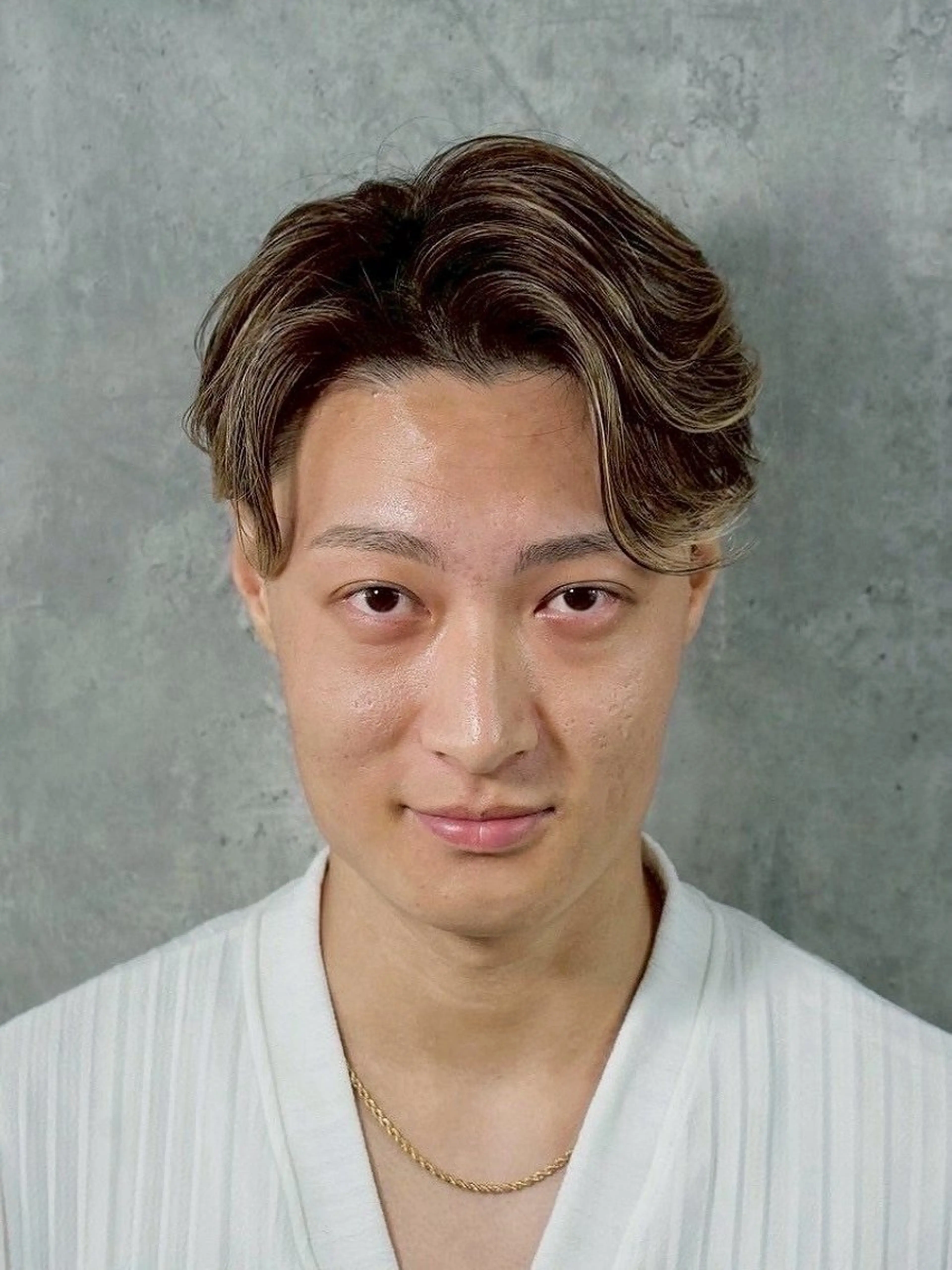 ミディアム 沖田 瑠音のヘアスタイル