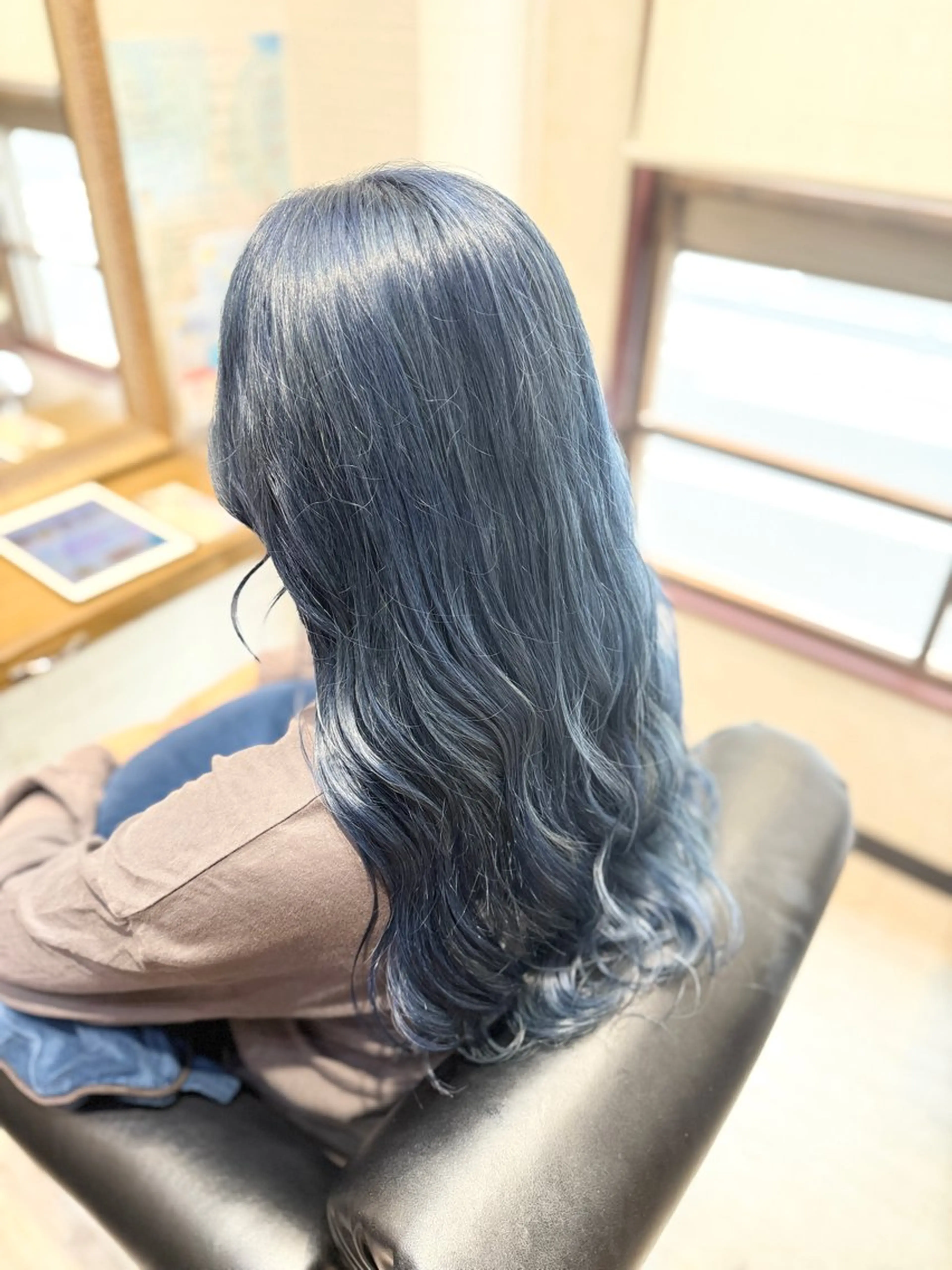 カラー ブリーチ ブルーカラー 透明感カラー ハイトーンカラー ネイビーカラー ヘアカラー ハイトーン✨髪質改善 ✨スパ得意✨ミヤタのヘアスタイル