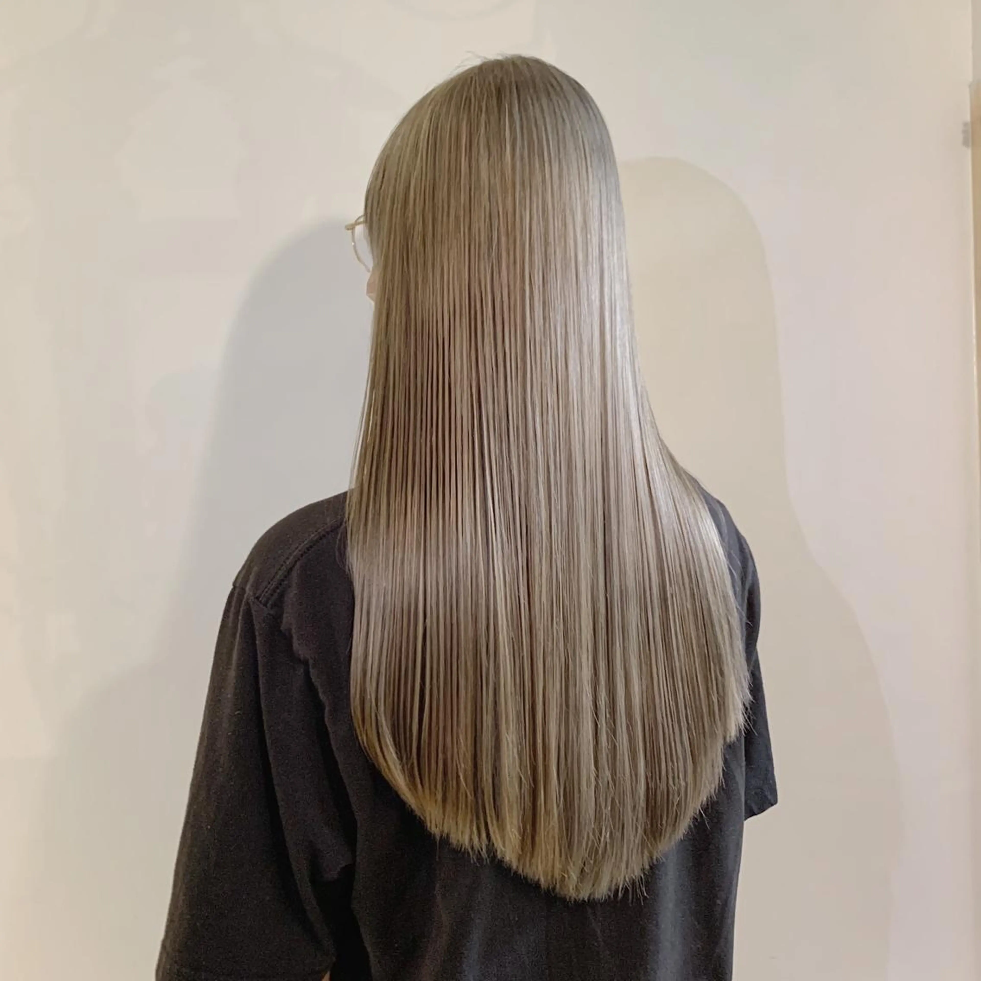 ロング カラー ベージュカラー ダブルカラー シルバー シルバーベージュ sumina すみなのヘアスタイル