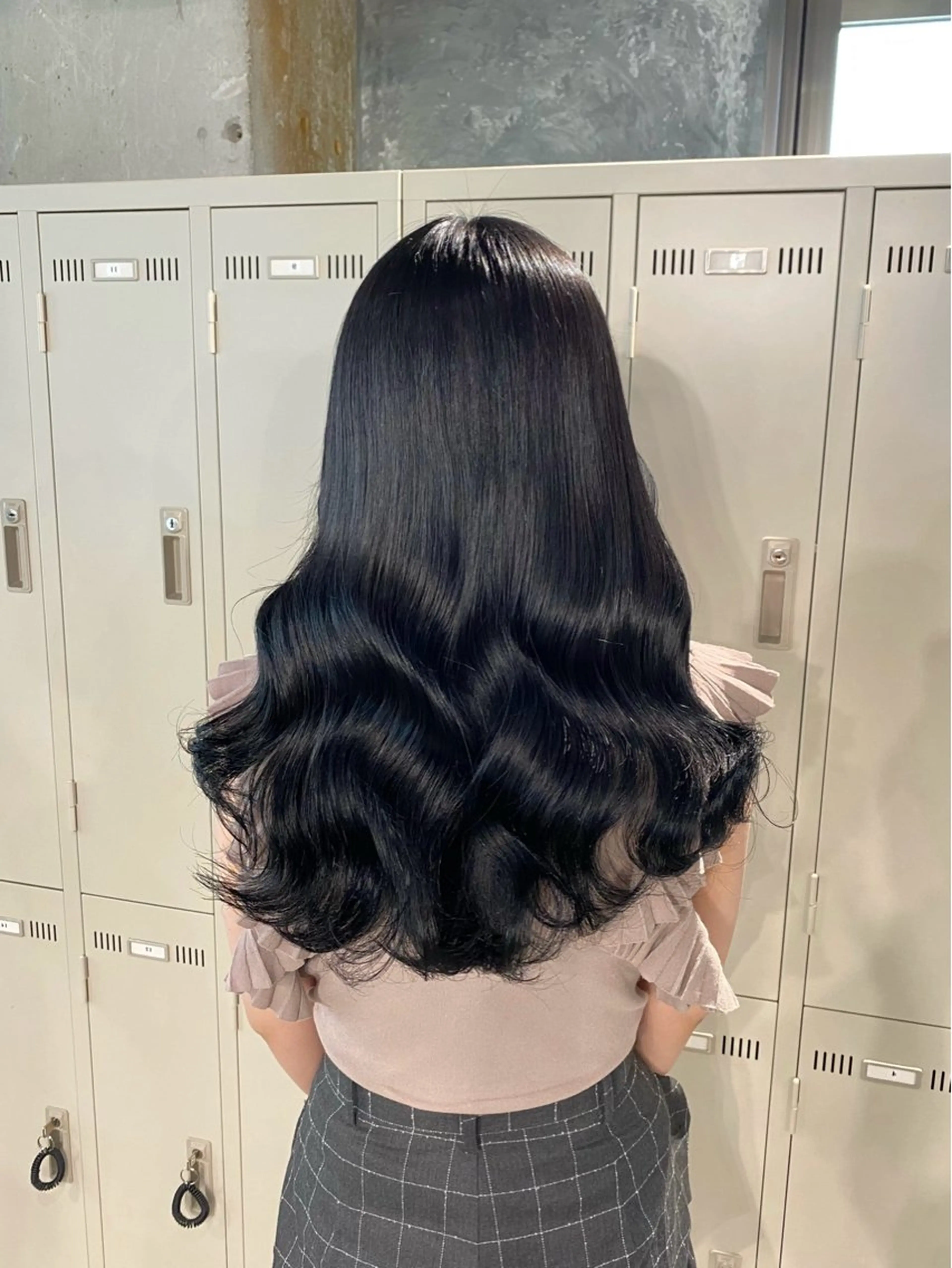 ロング カラー 黒髪 ブルーカラー ブルーブラック 透明感カラー 韓国風ヘア ヘアカラー トリートメント ヘアセット 【縮毛矯正ブリーチ】 MANATO🌈のヘアスタイル