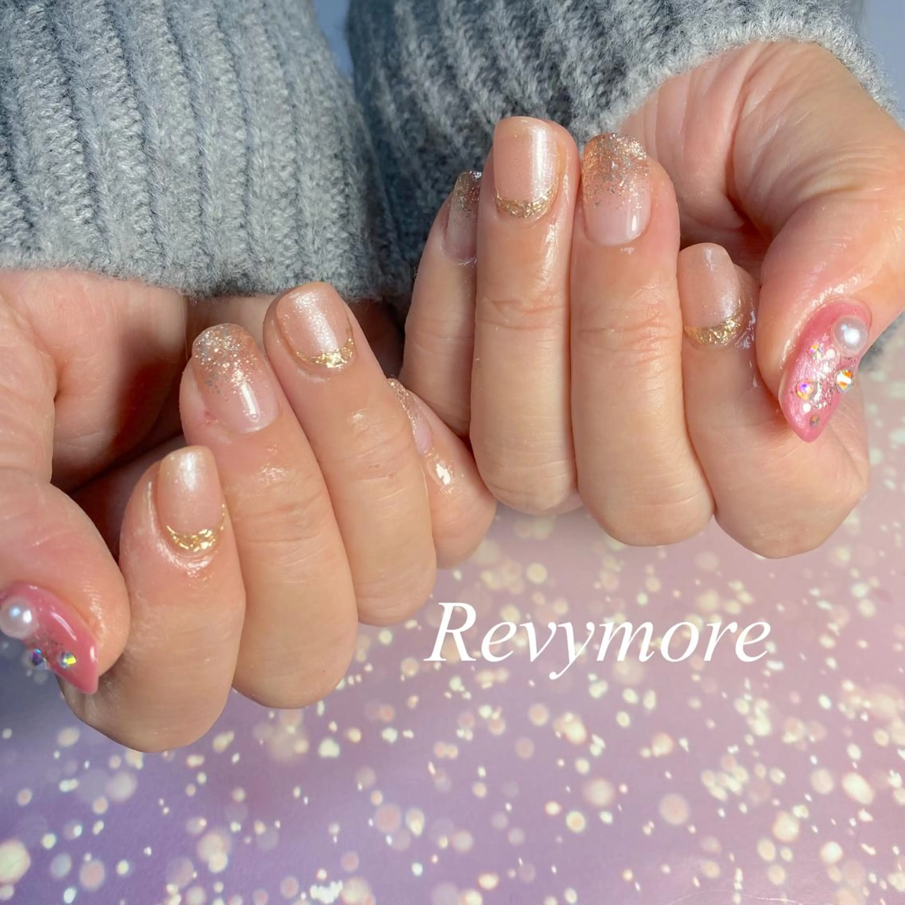 ショート ネイル アートネイル ジェルネイル キラキラネイル ラメ(グリッター) ミラーネイル nail salon Revymoreのネイルデザイン