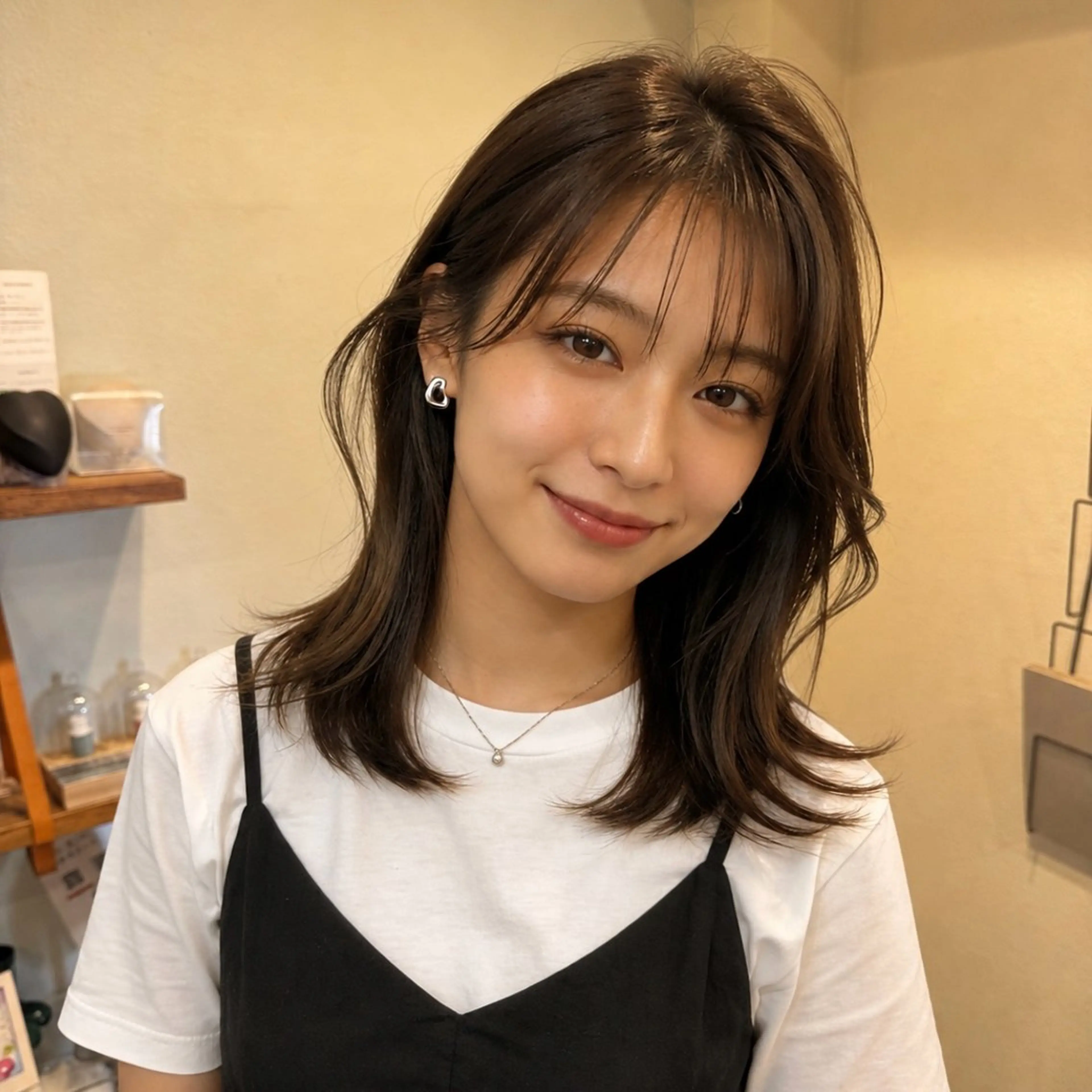 ミディアム カット ヘアカラー トリートメント 🪞顔周りカット🪞 北里朋子のヘアスタイル