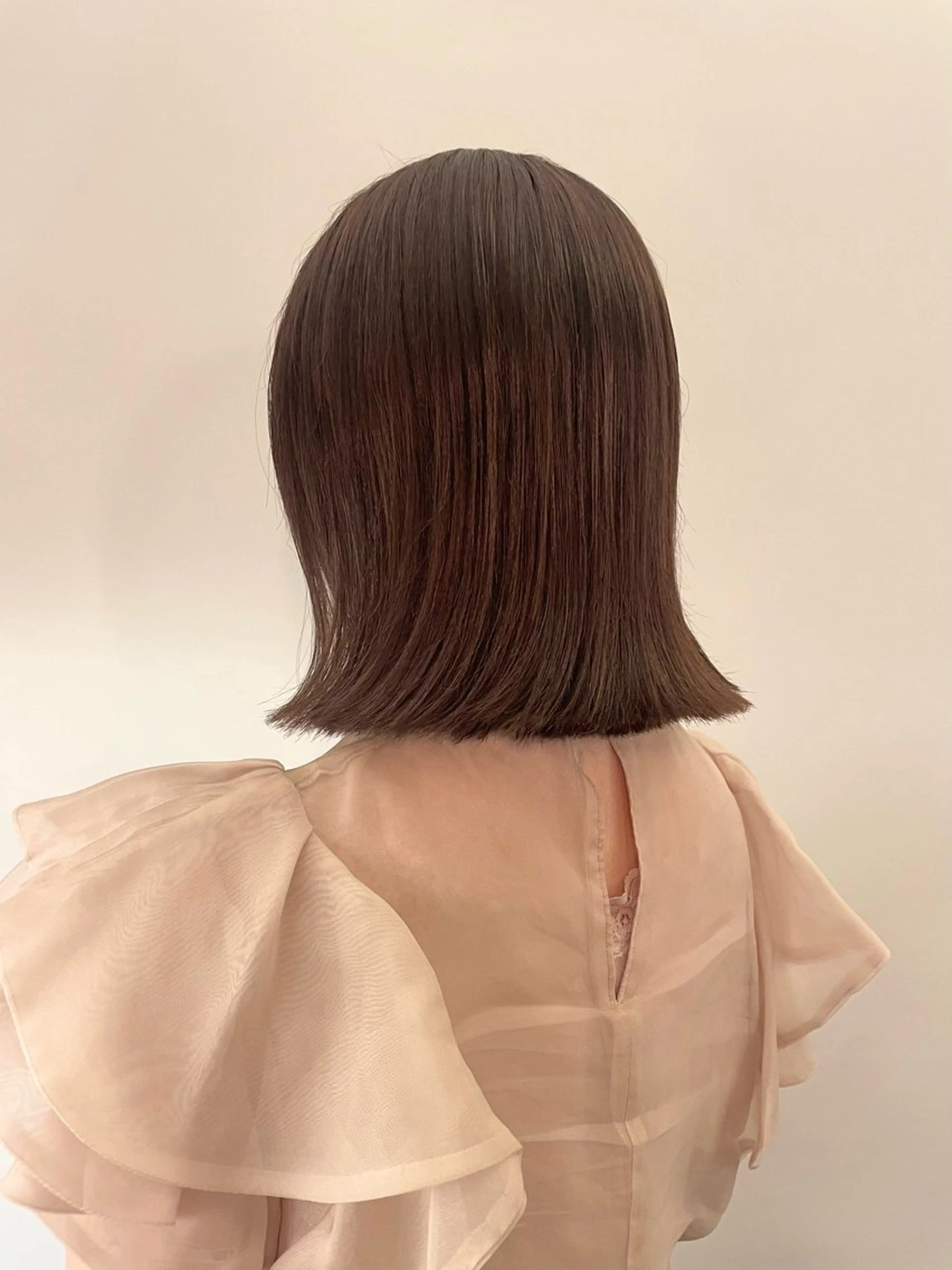 ミディアム 切りっぱなしボブ パープルカラー ボブ トリートメント 韓国ナチュラル・ ベージュ/落合夏希のヘアスタイル