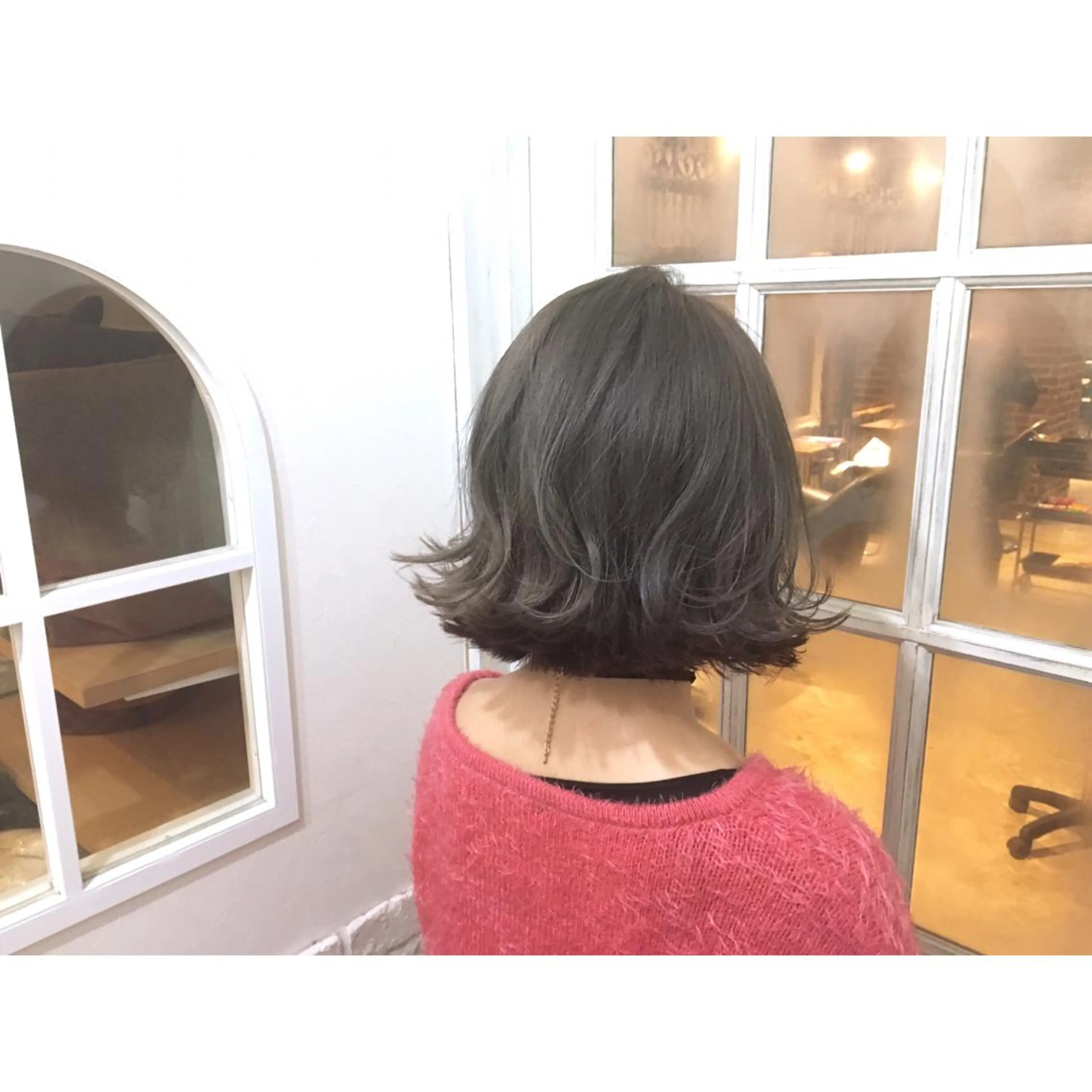 ショート カラー パーマ ヘアアレンジ 切りっぱなしボブ ハイトーンカラー ボブ 境 健助のヘアスタイル