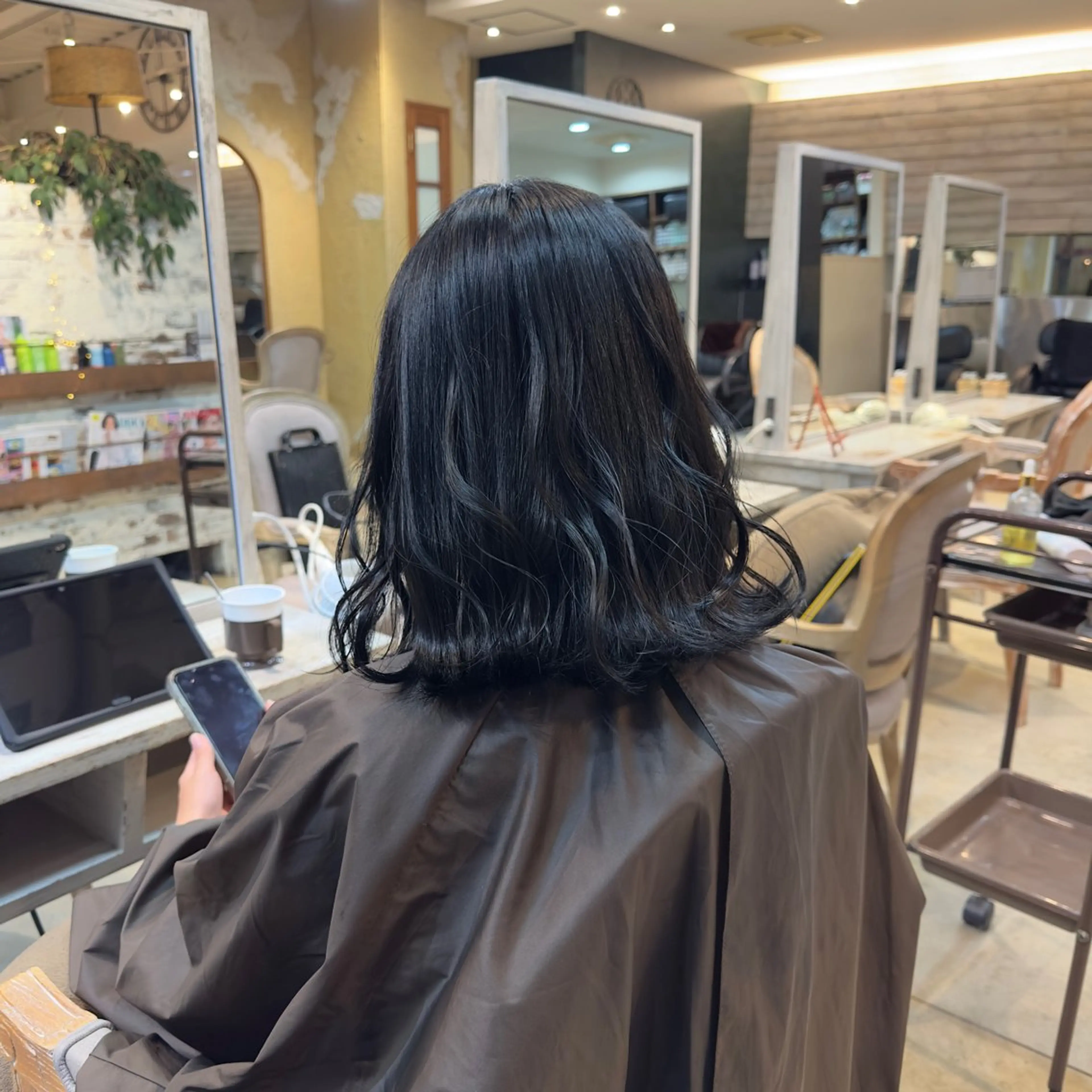 ショート カラー 黒髪 ブルーカラー ブルーブラック カット ヘアカラー トリートメント 中村 龍輝のヘアスタイル