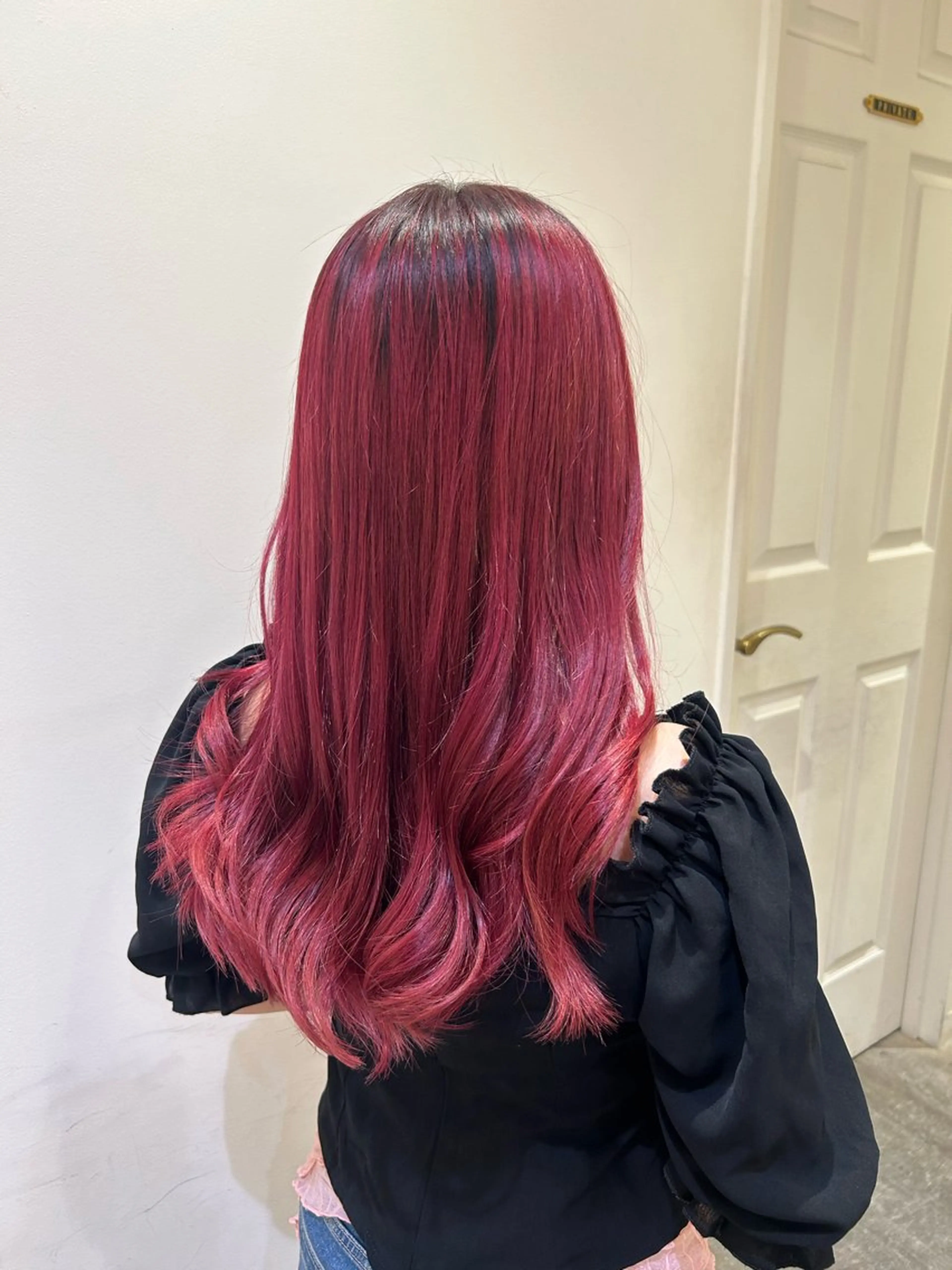 ロング カラー レッドカラー トリートメント ヘアカラー ミユ🎀エクステ 🎨デザインカラーのヘアスタイル