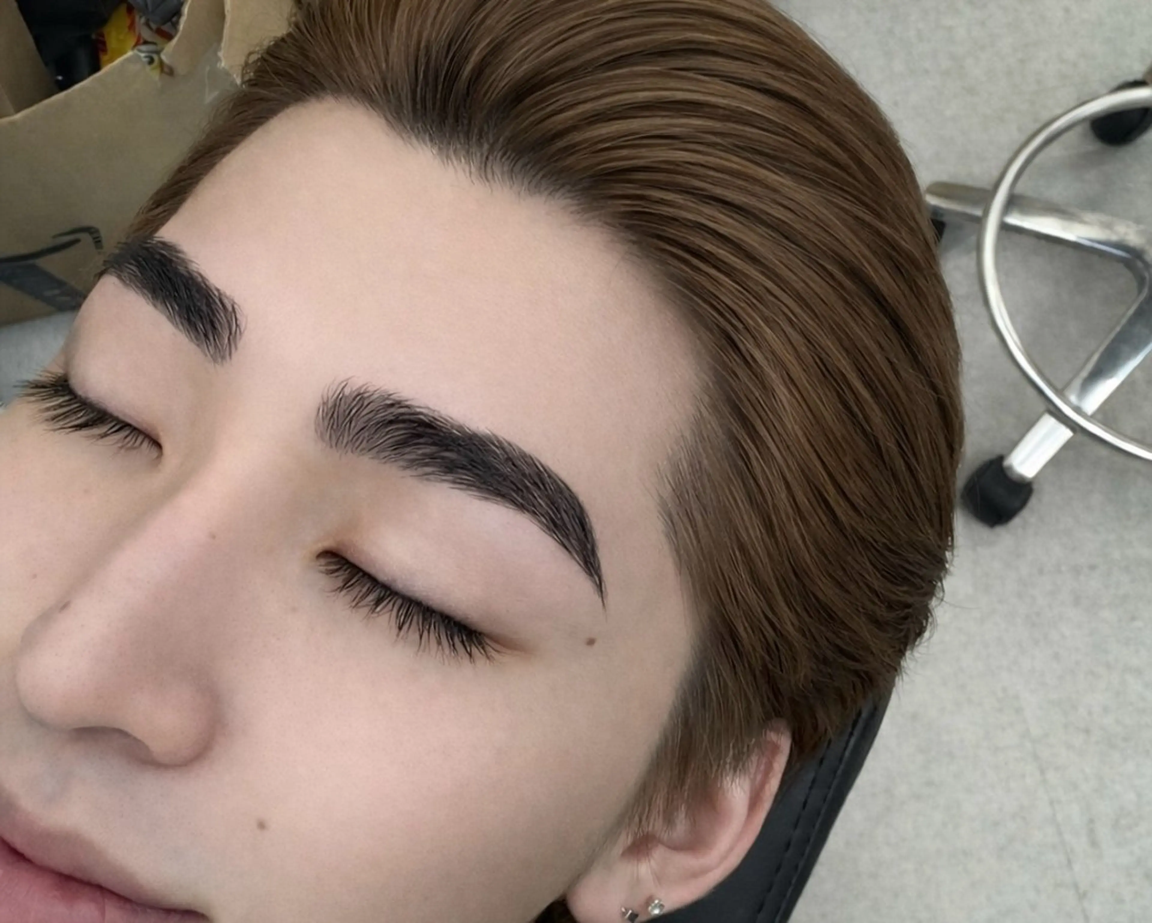 メンズ アイブロウ 眉毛ワックス脱毛 🧸メンズ眉毛🧸 メンズサロン　浦和の眉毛・アイブロウイメージ