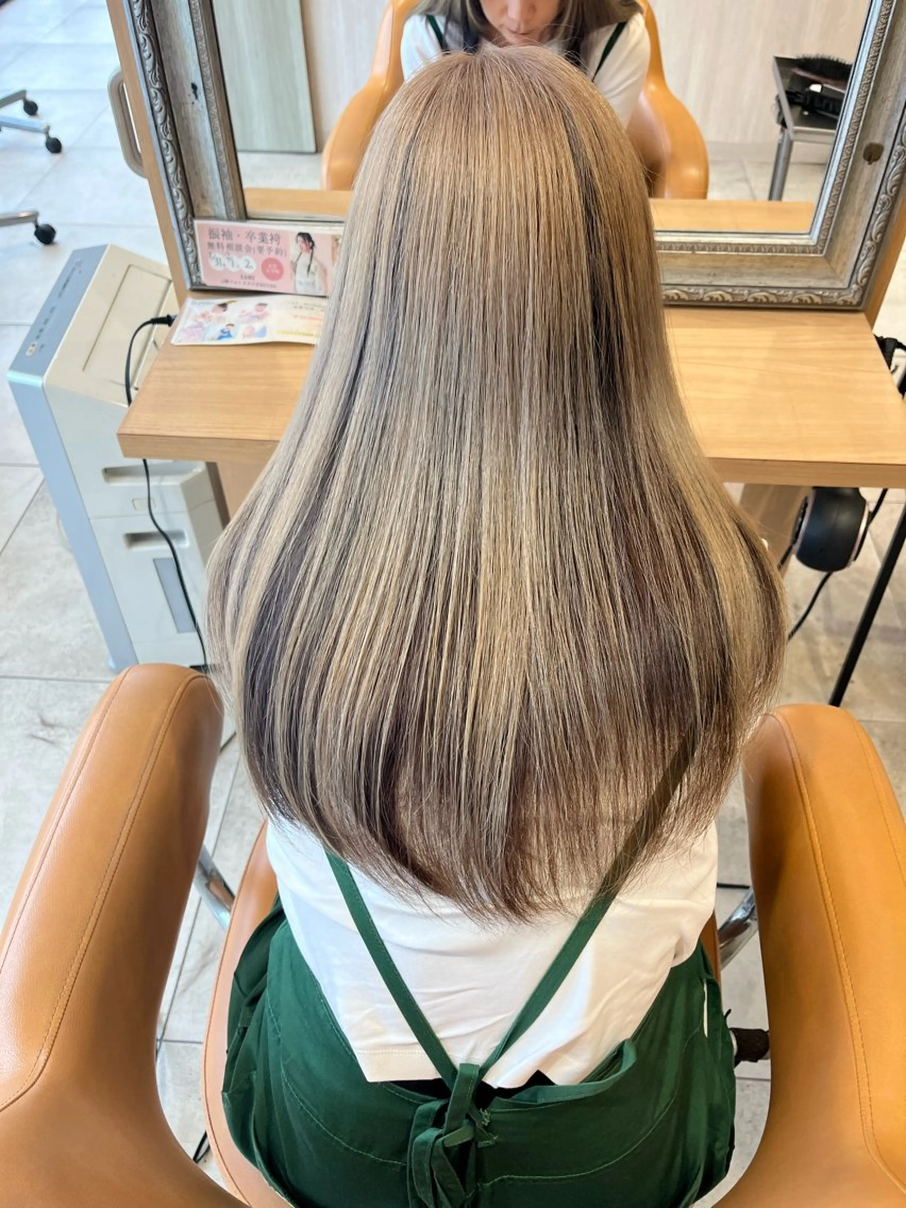 ロング カラー お団子ヘア ブリーチ ラブーケ中川中島店 クラタチカコのヘアスタイル