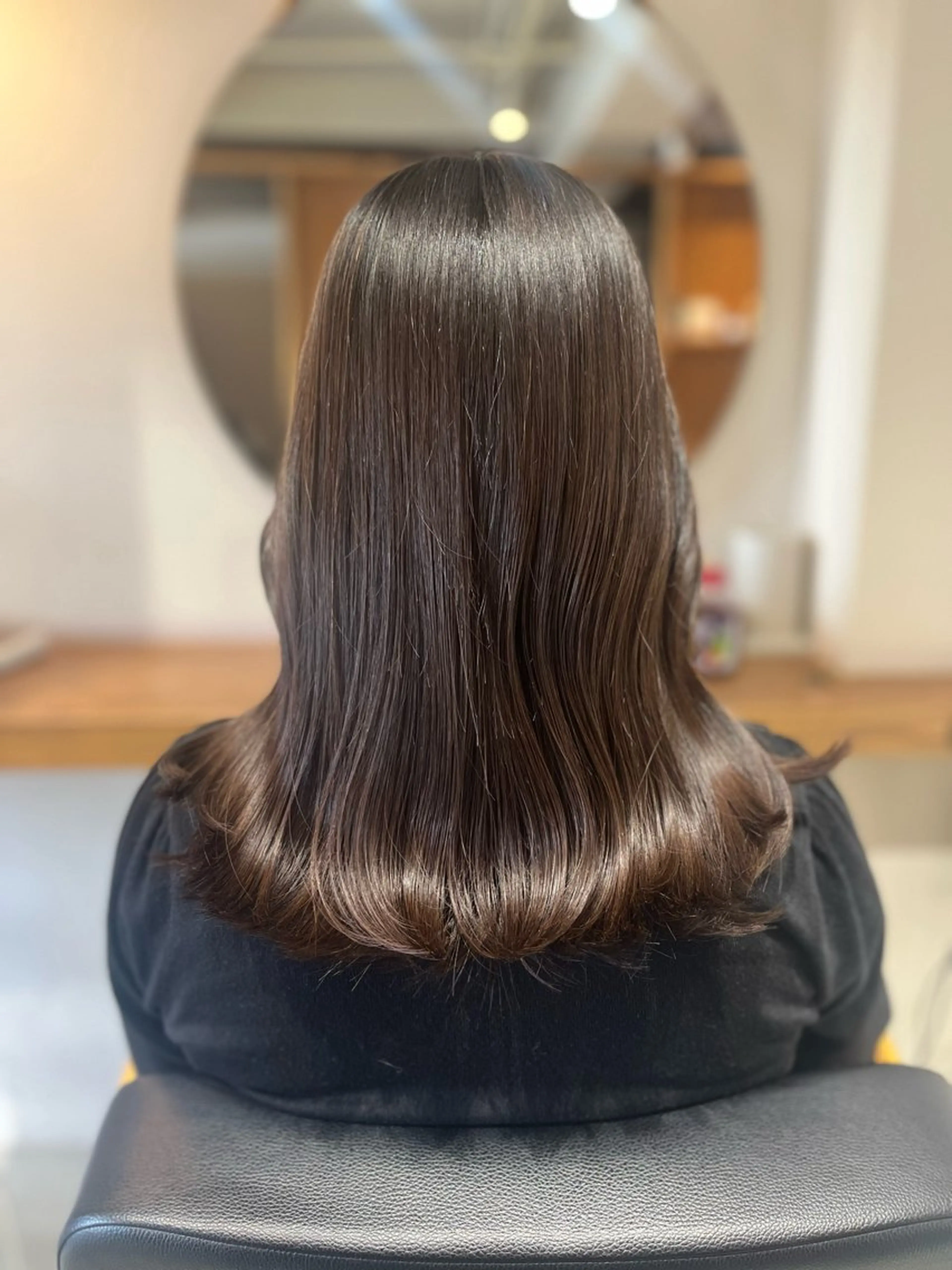 ミディアム くびれヘア 顔周りカット 韓国風ヘア 塩川ももこ/ 自然な縮毛矯正のヘアスタイル